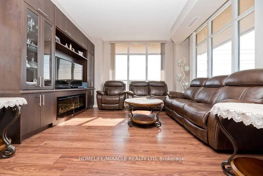 9235 Jane Street, #412