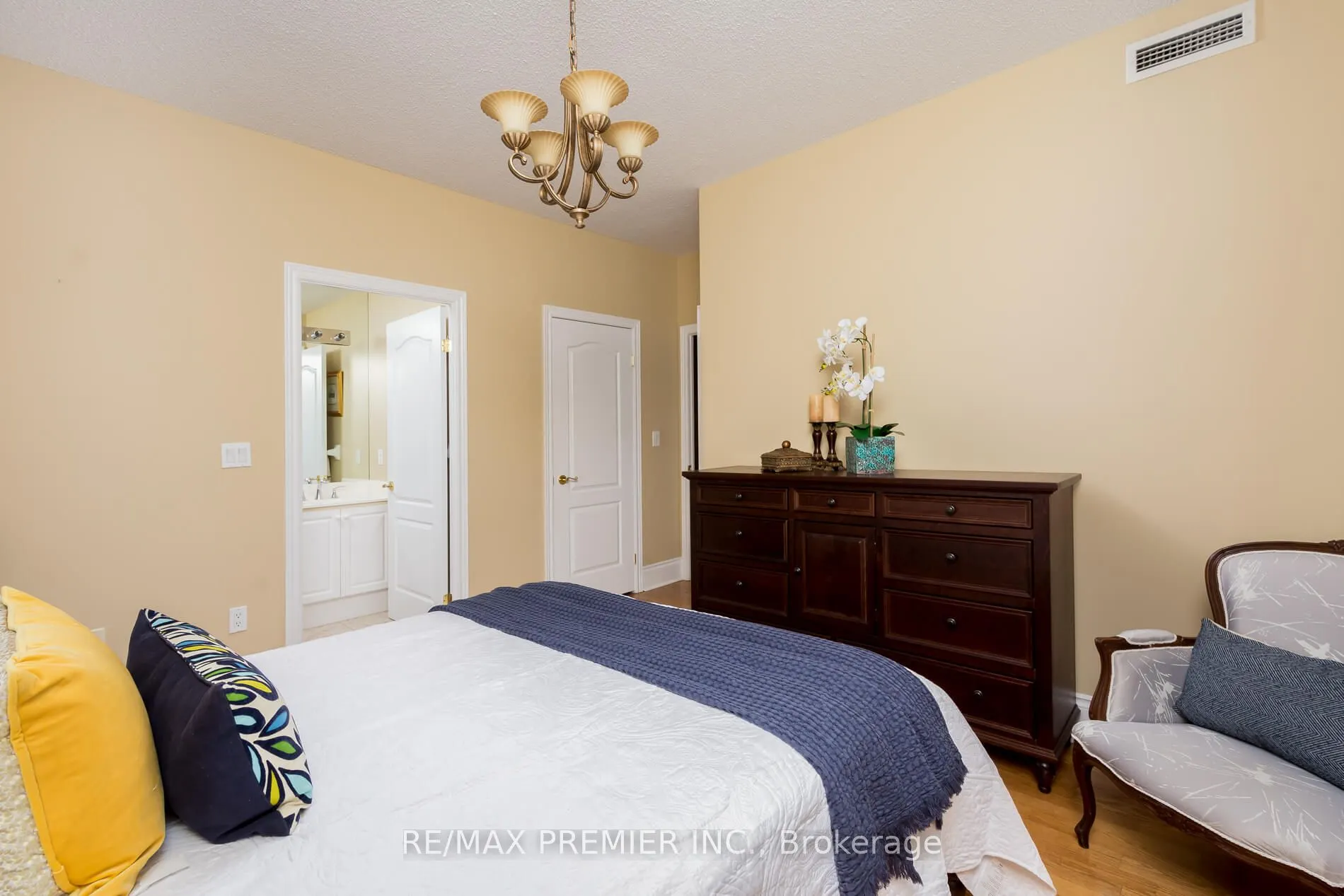 53 Woodbridge Avenue, #219