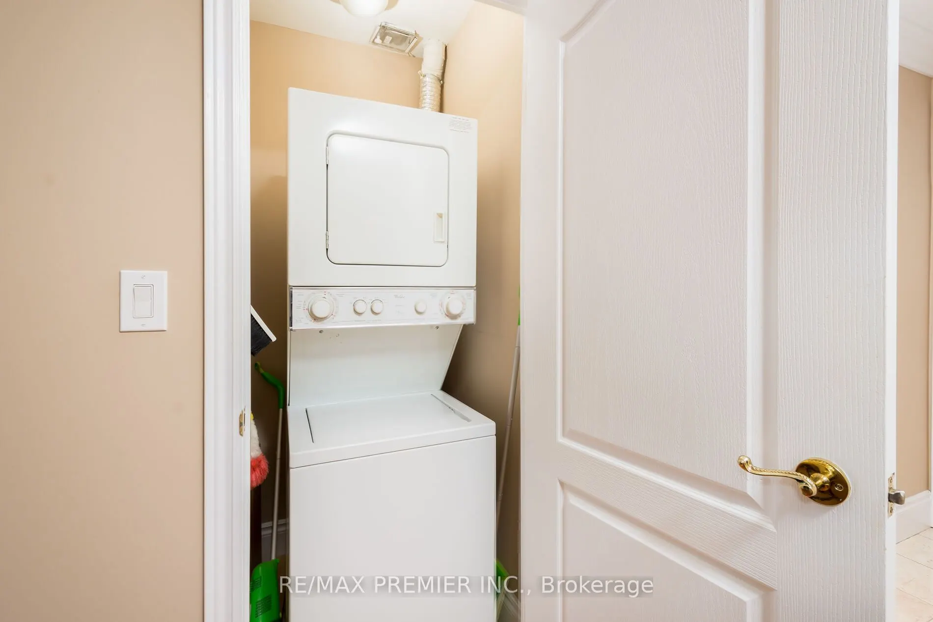 53 Woodbridge Avenue, #219