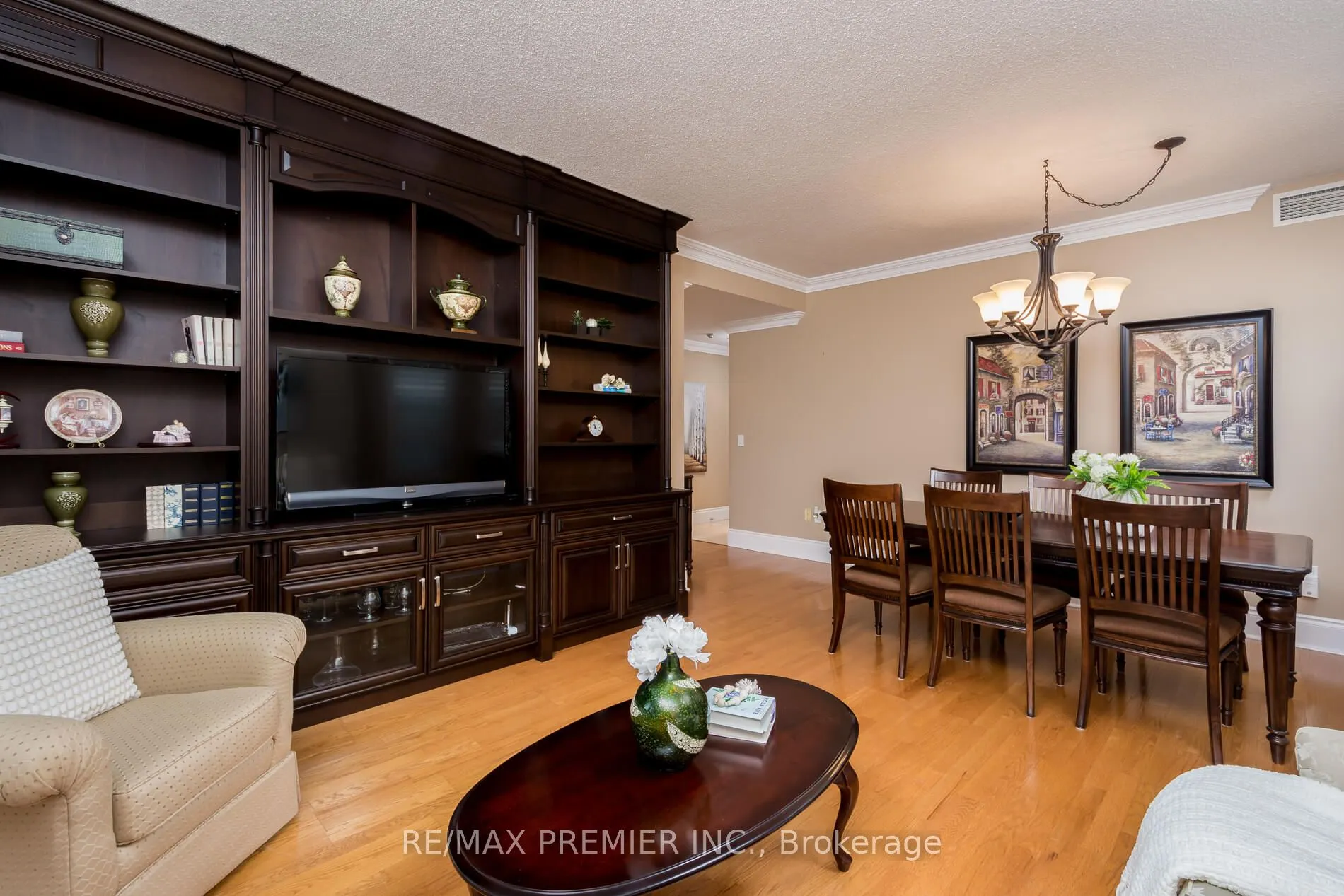 53 Woodbridge Avenue, #219