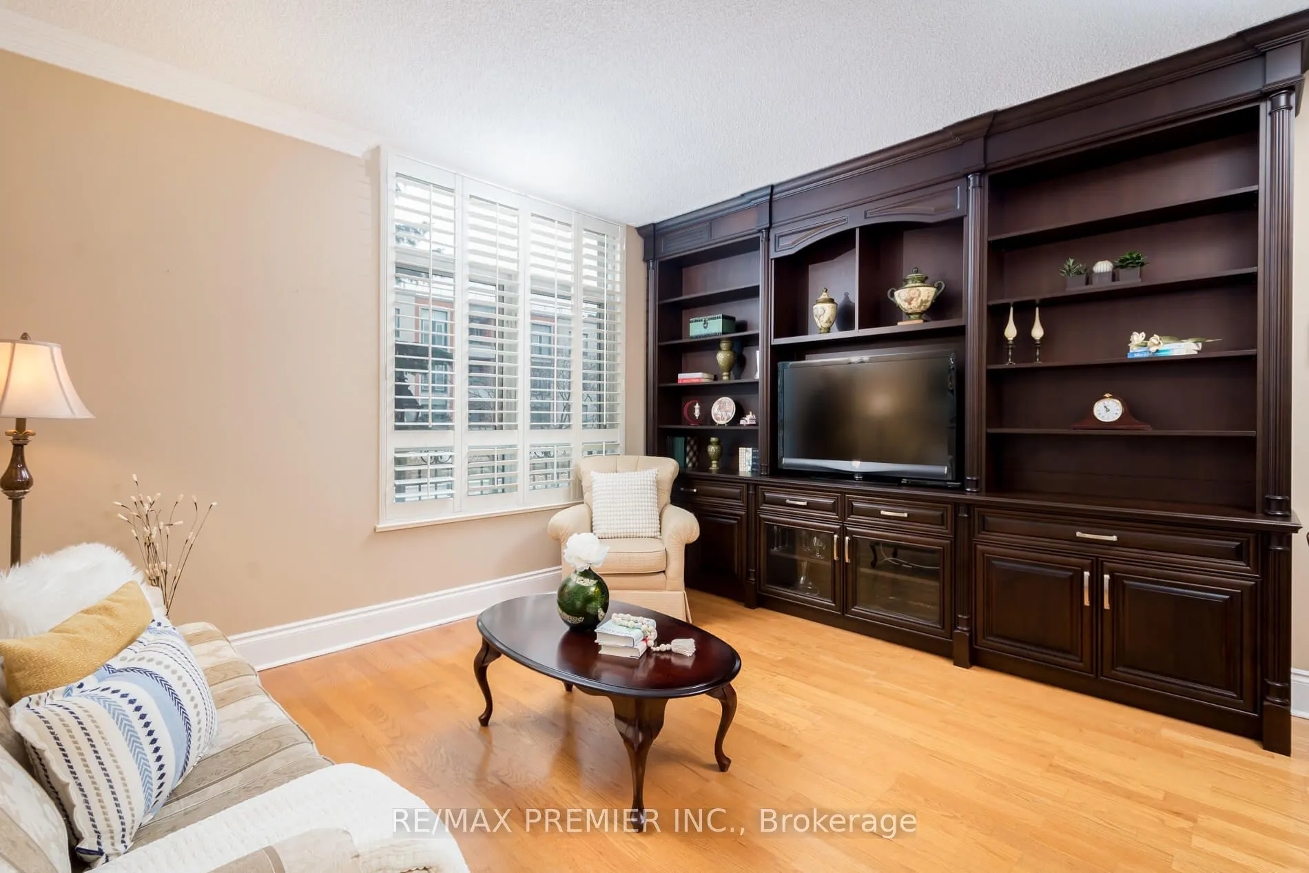 53 Woodbridge Avenue, #219