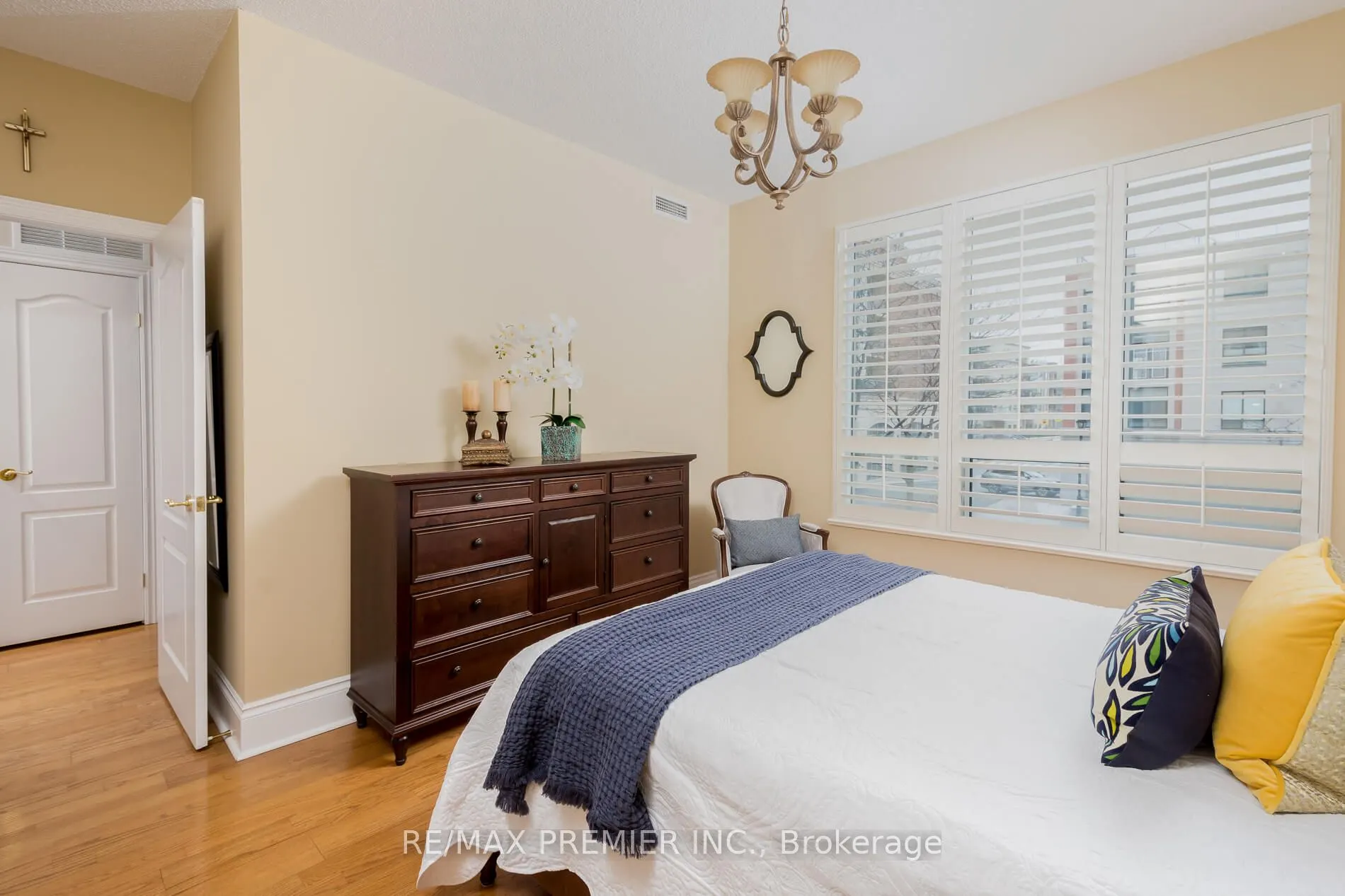 53 Woodbridge Avenue, #219