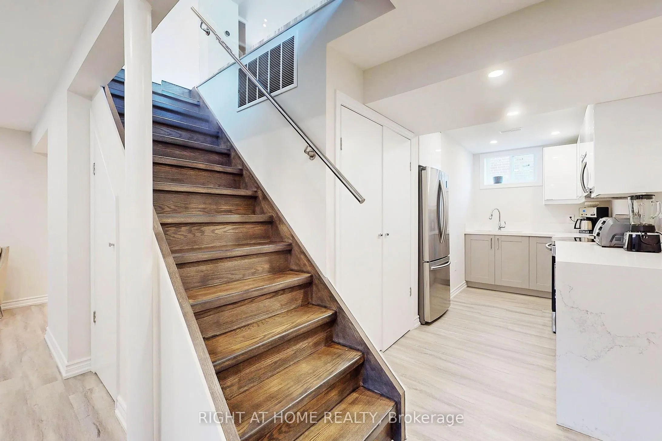 454 Alper Street