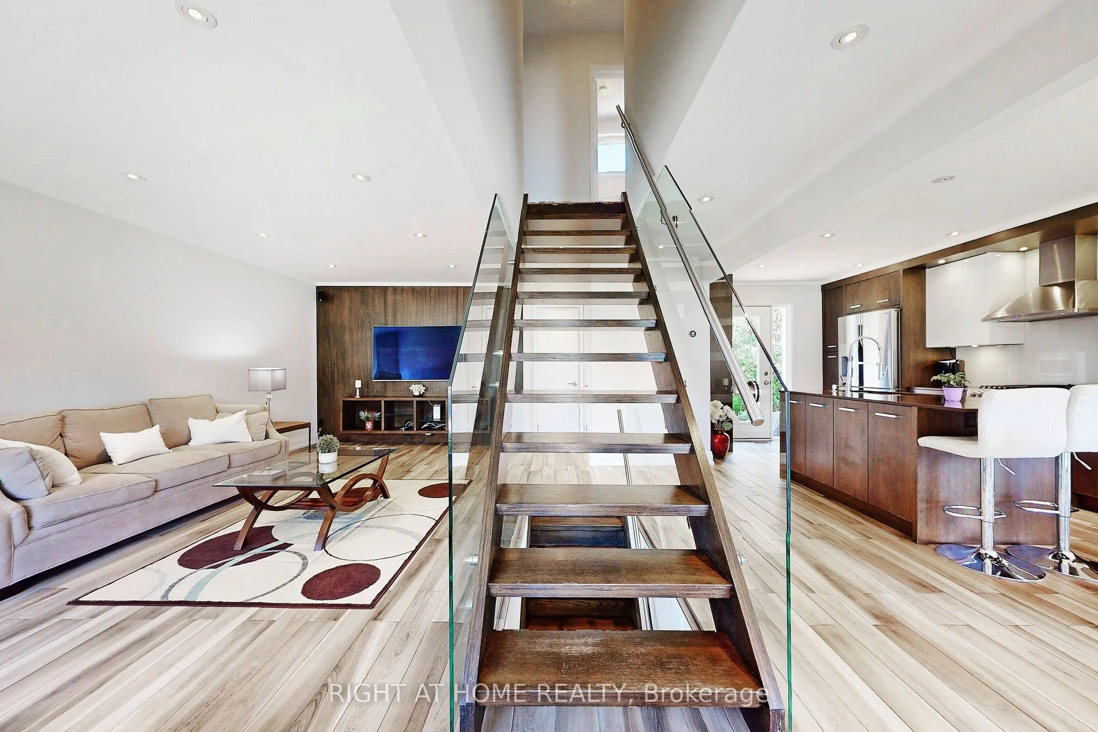 454 Alper Street