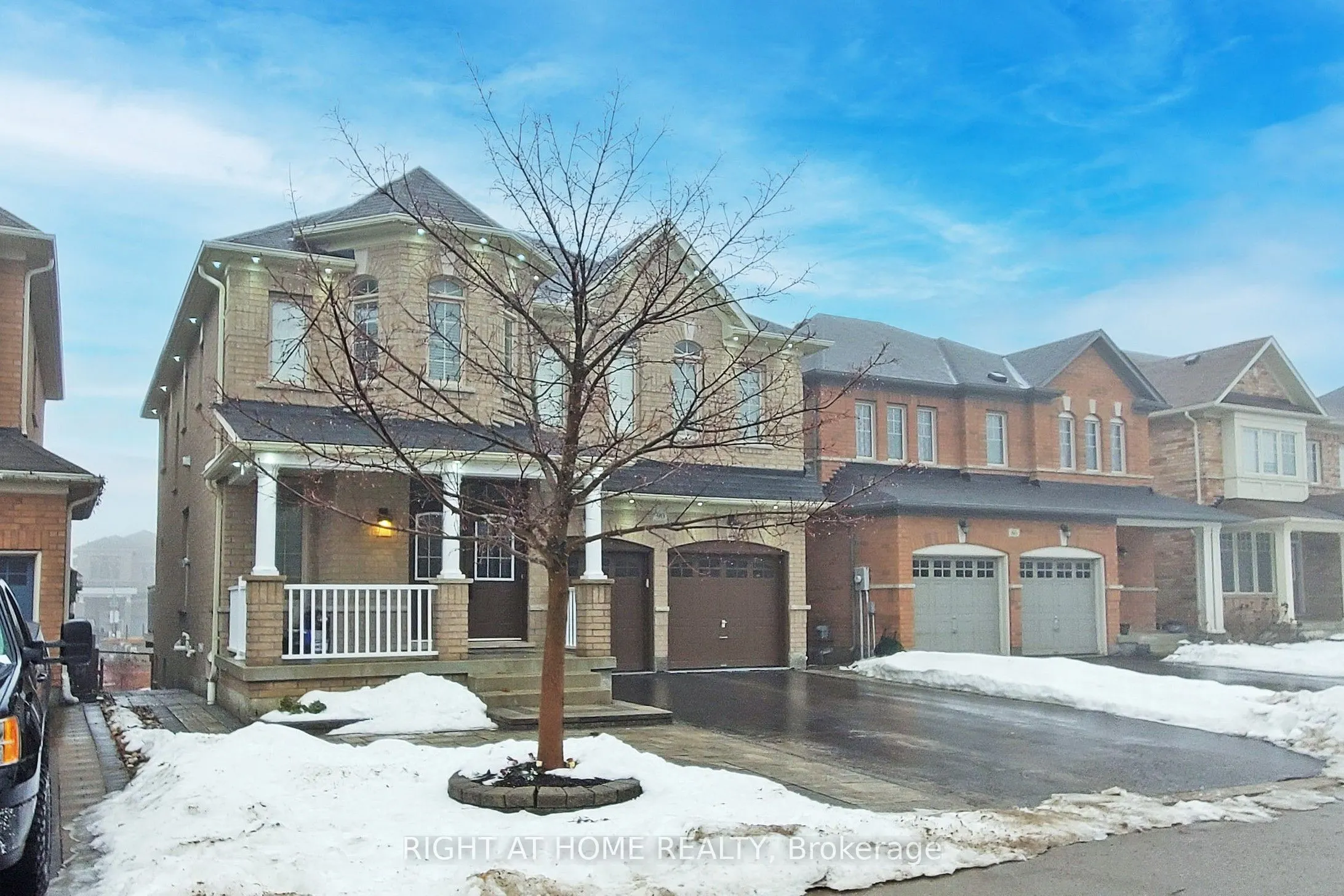 90 Maplebank Crescent