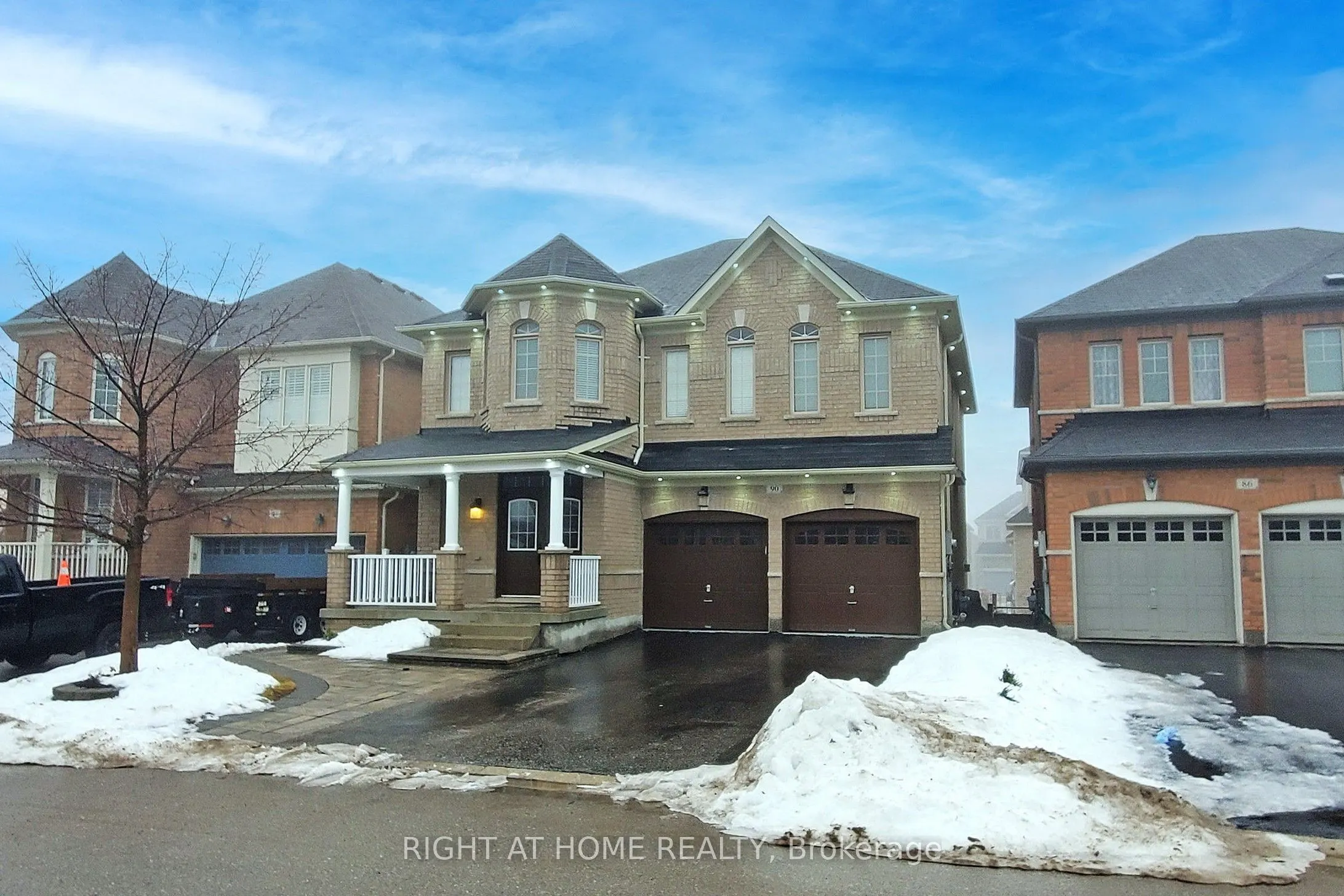 90 Maplebank Crescent
