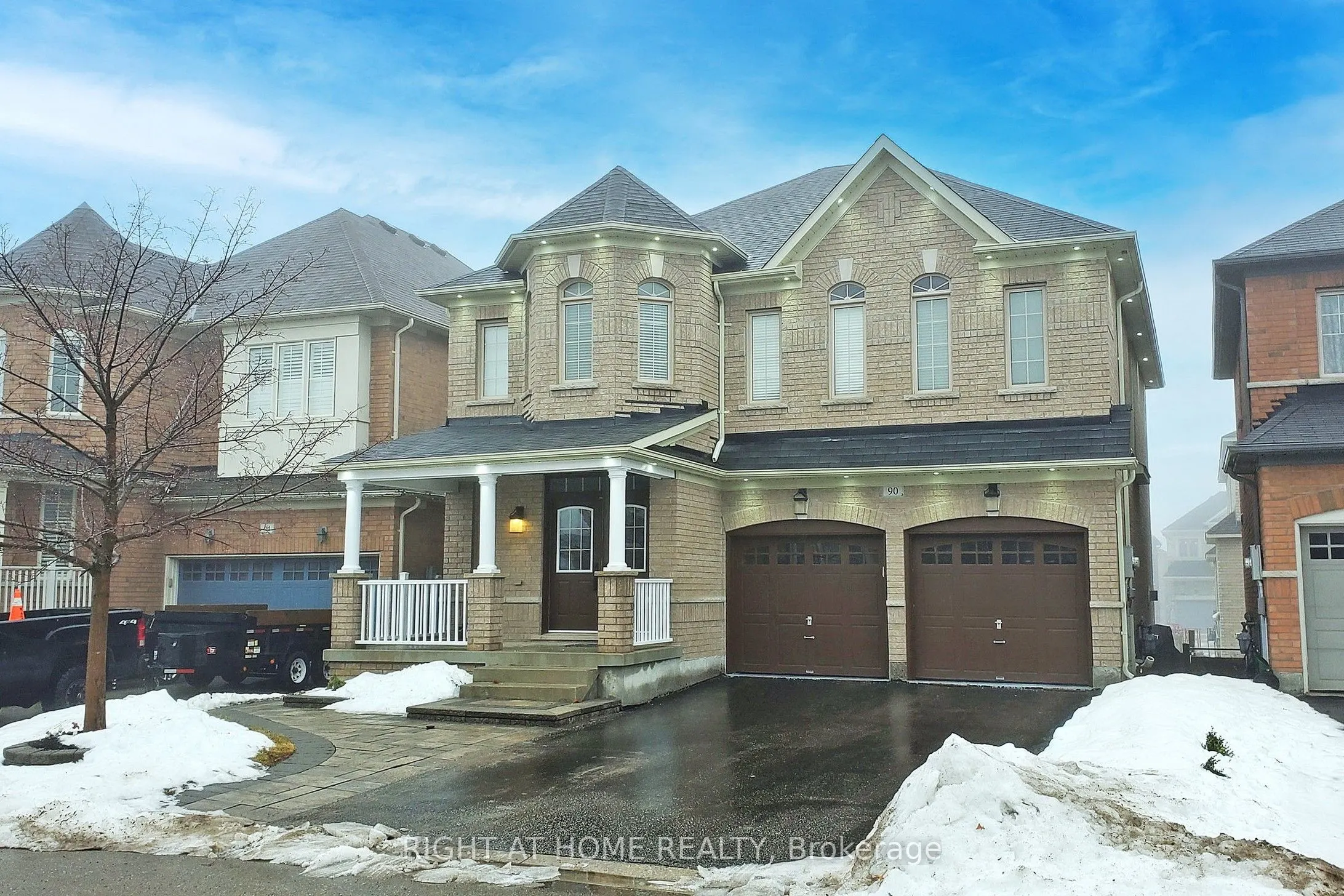90 Maplebank Crescent