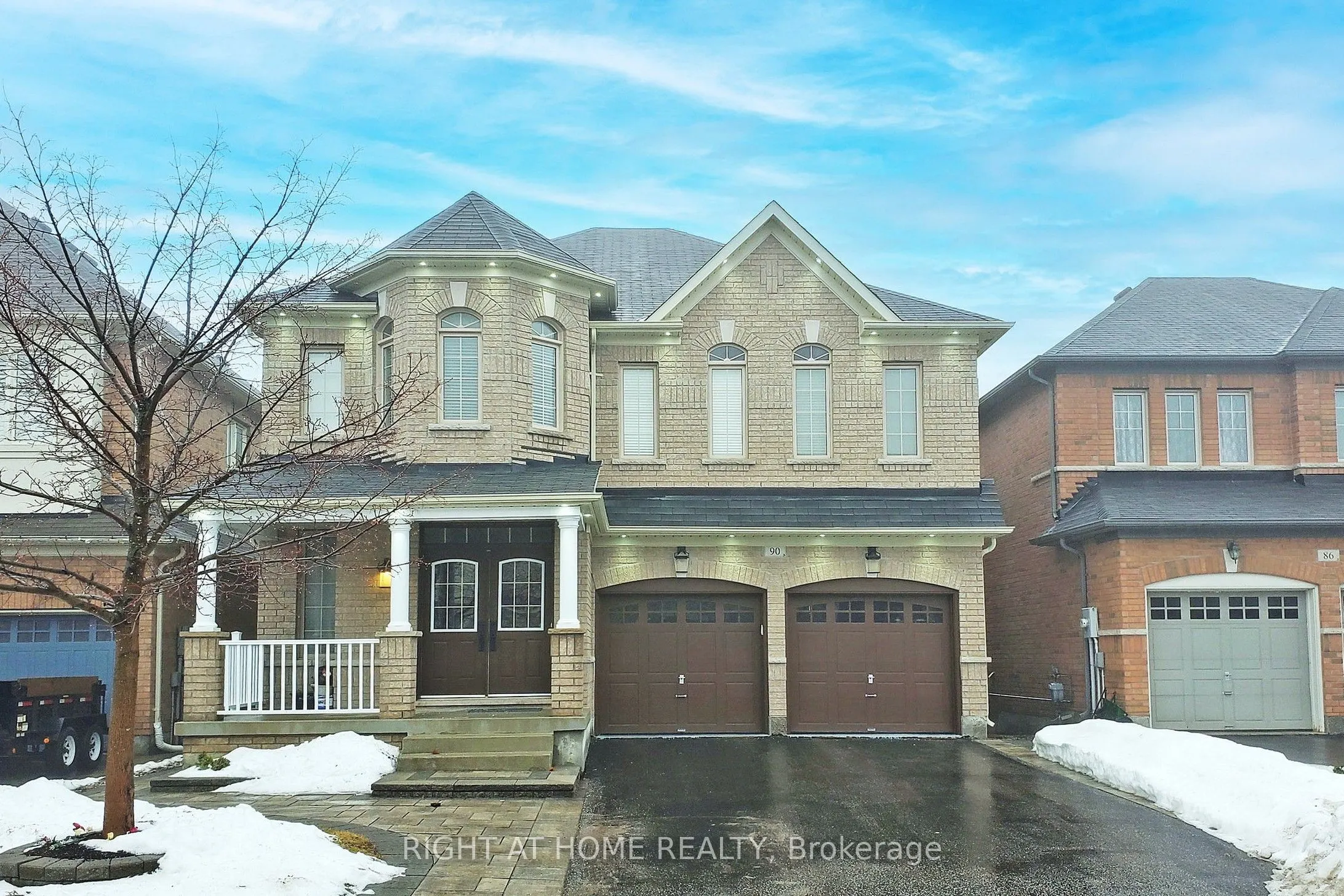90 Maplebank Crescent