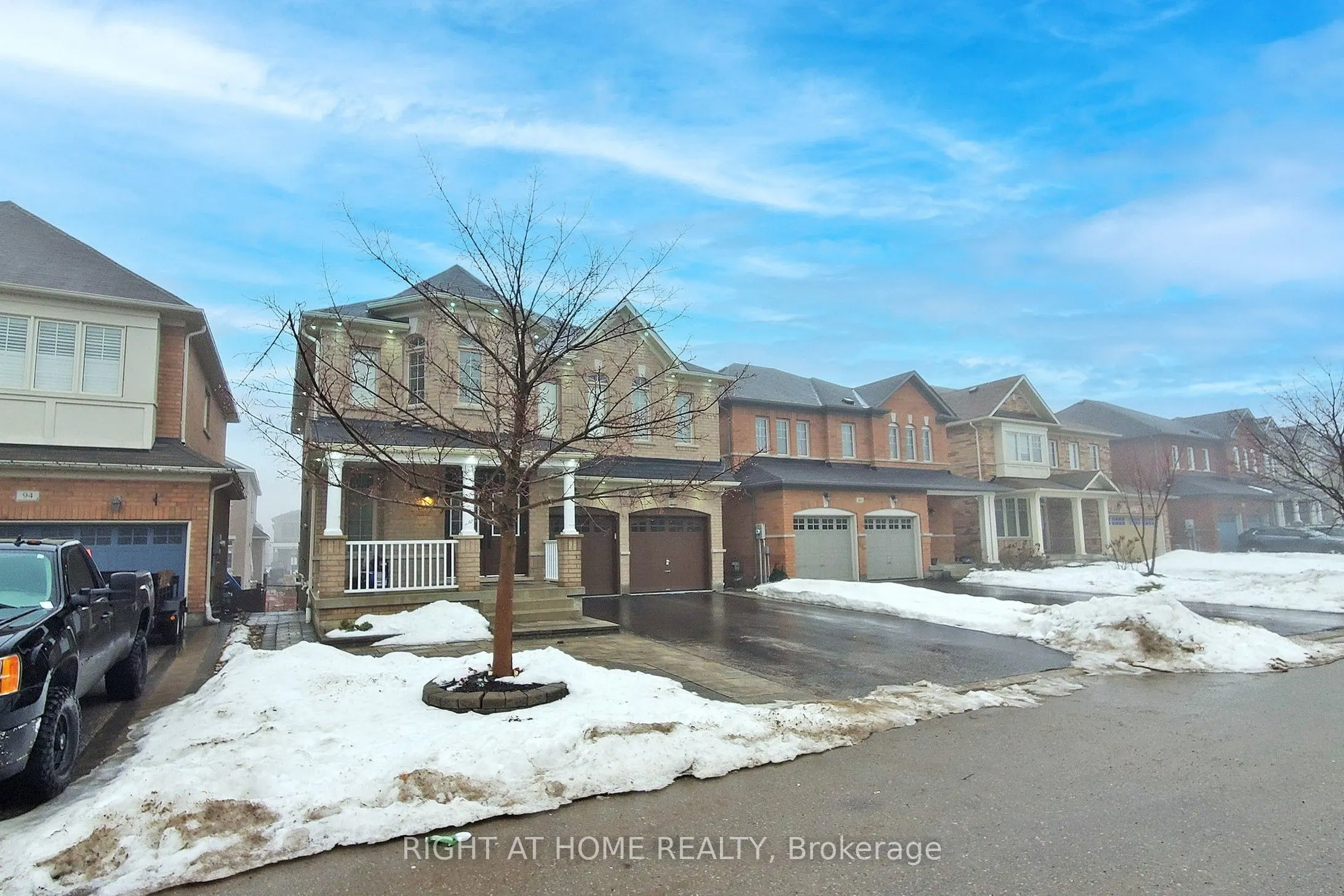 90 Maplebank Crescent