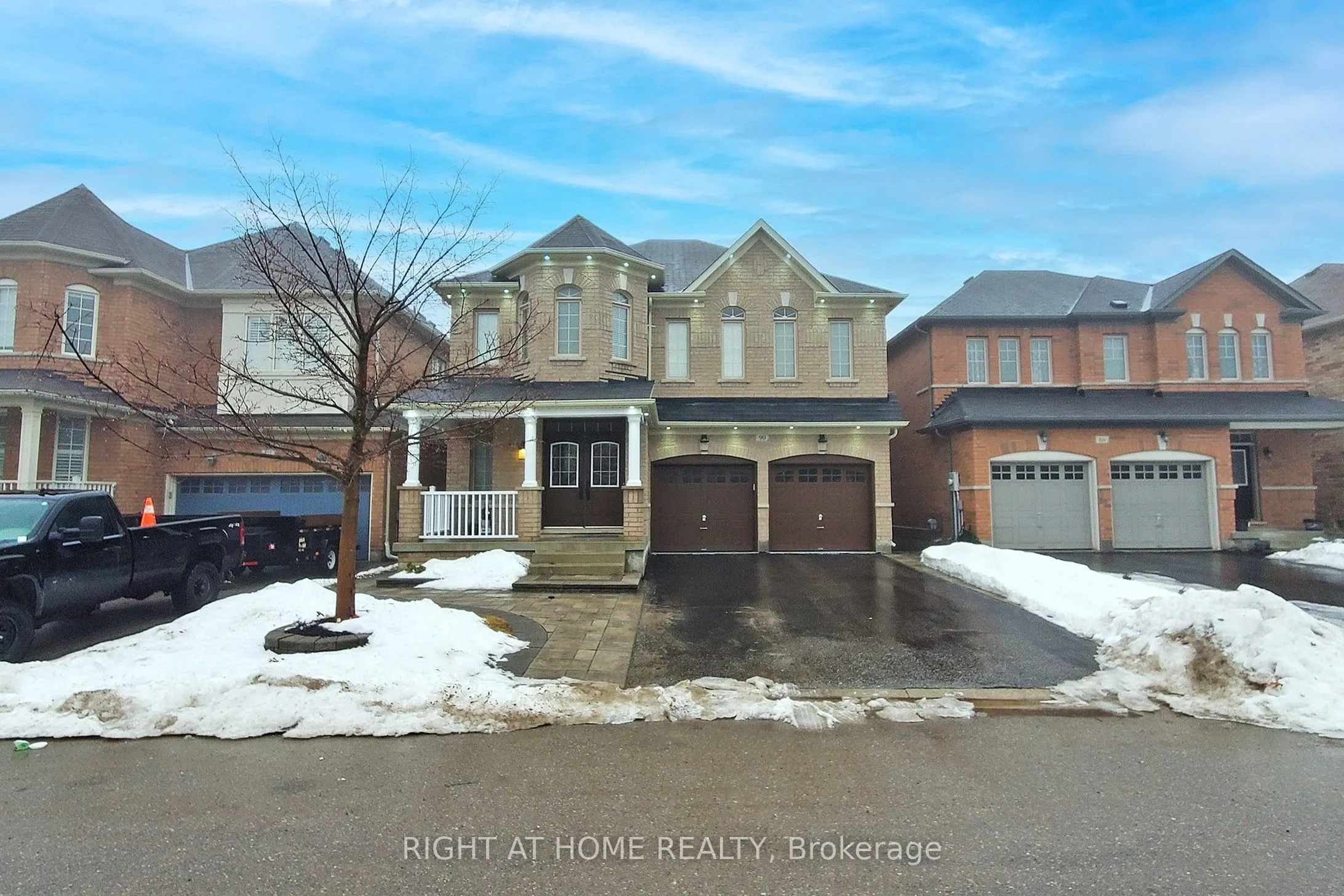 90 Maplebank Crescent