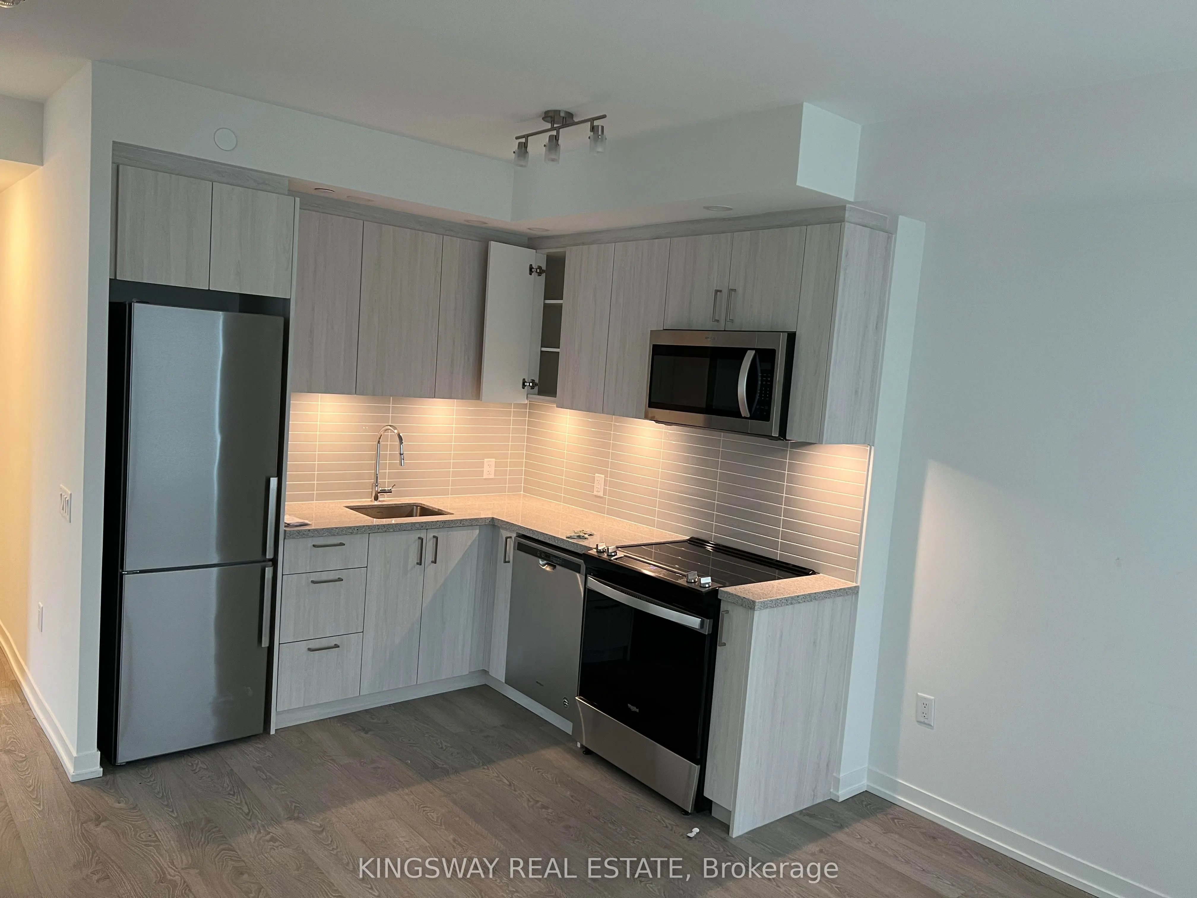 8868 Yonge Street, #521E