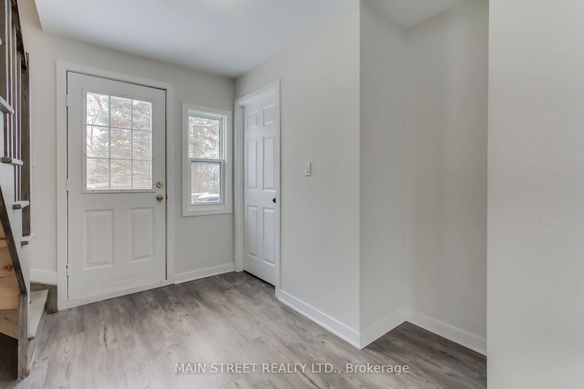 260 The Queensway Road S