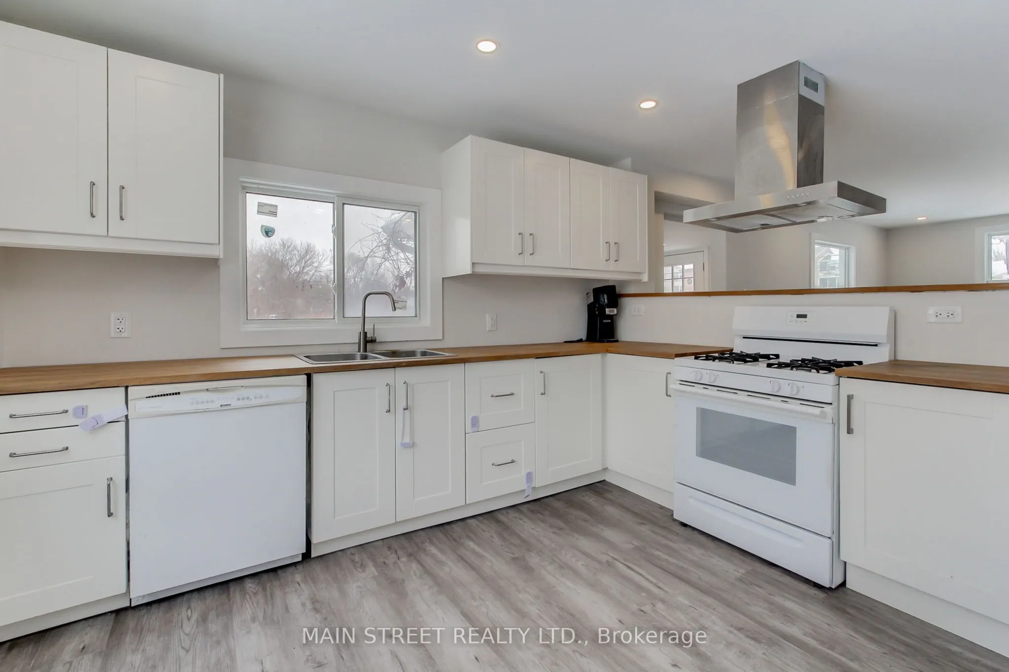 260 The Queensway Road S