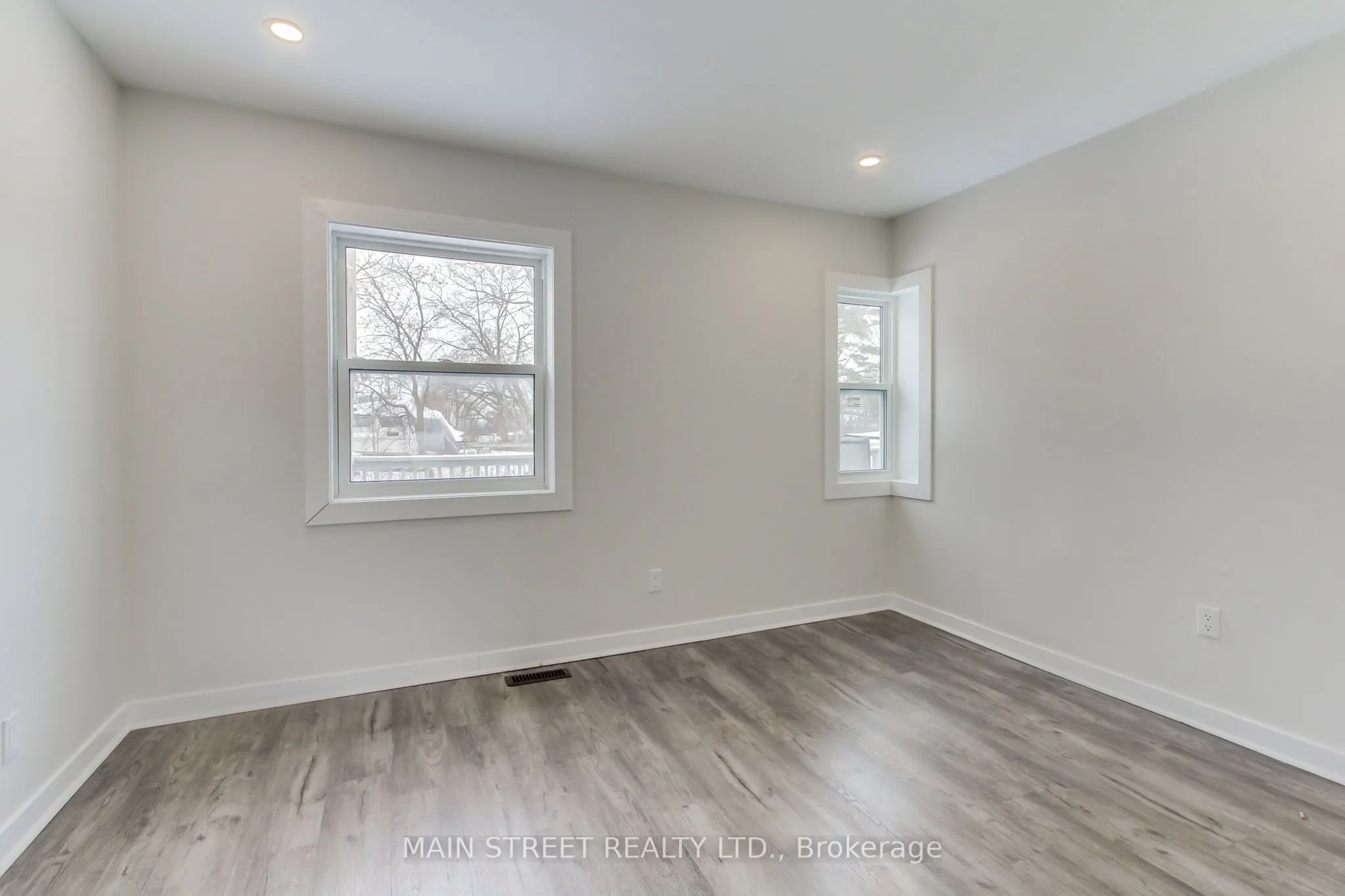 260 The Queensway Road S