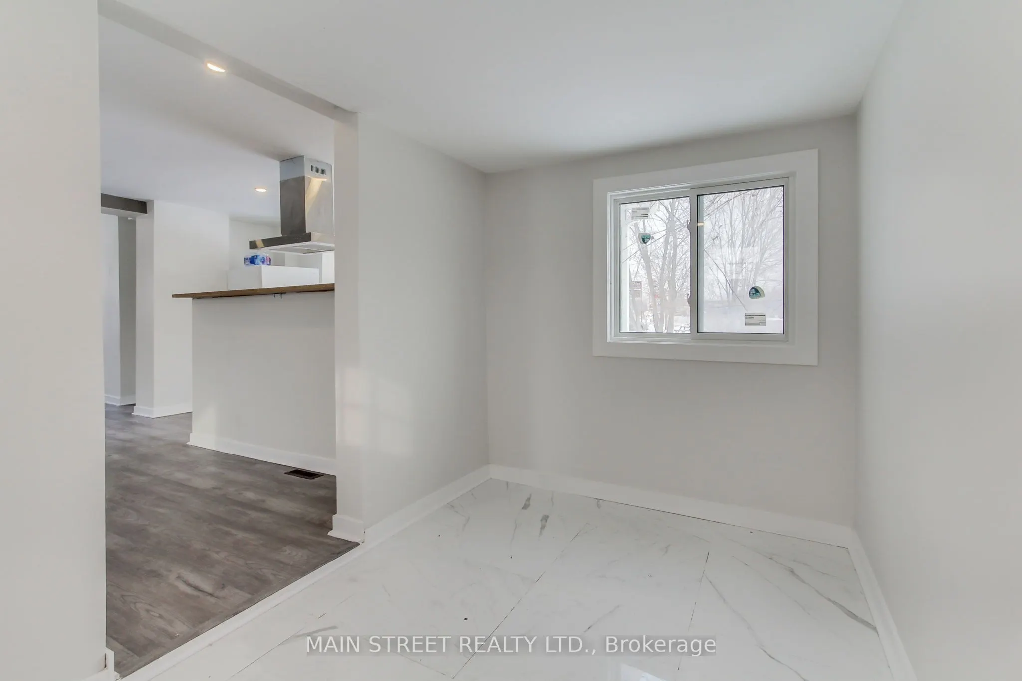 260 The Queensway Road S