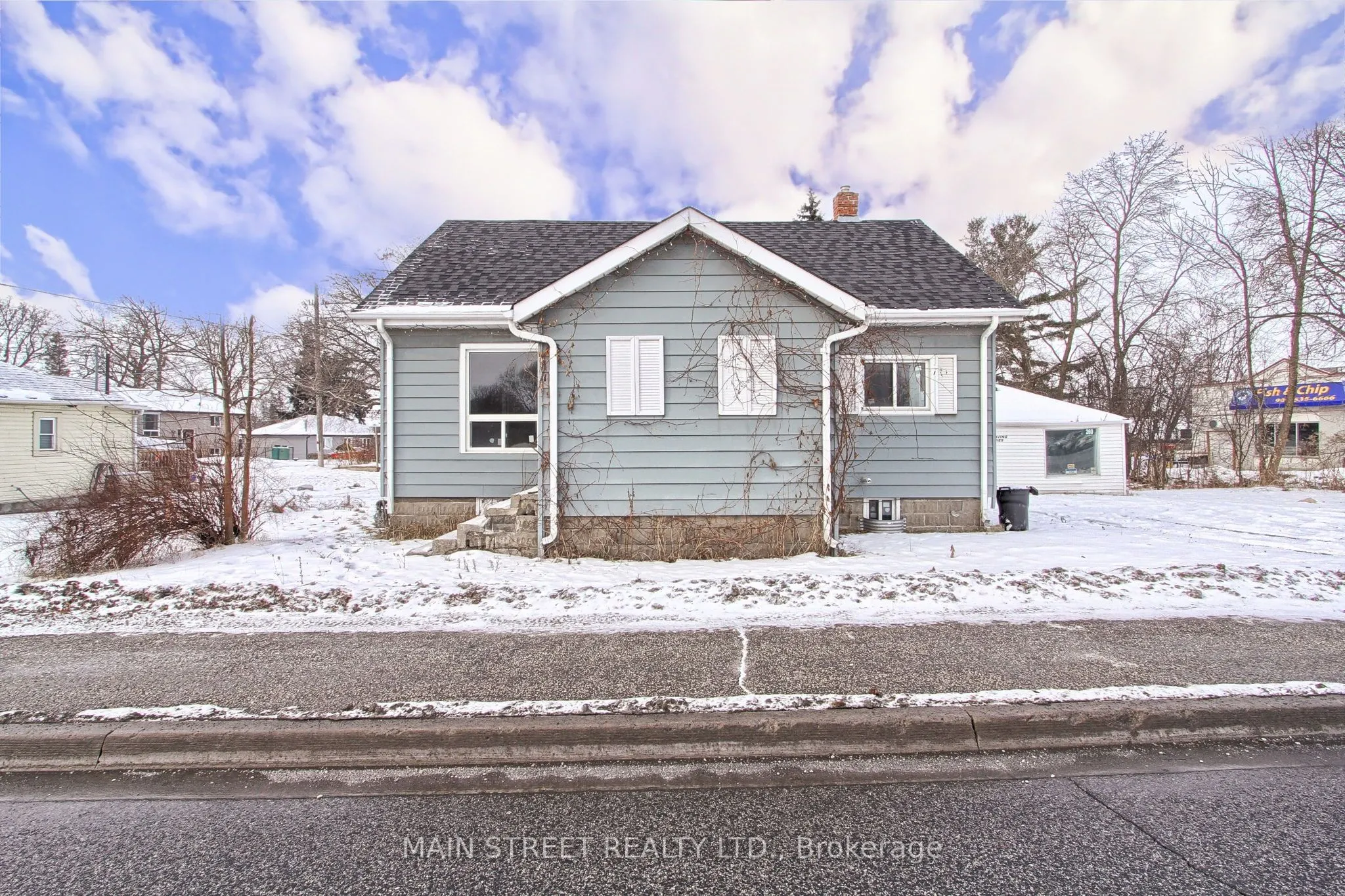 260 The Queensway Road S