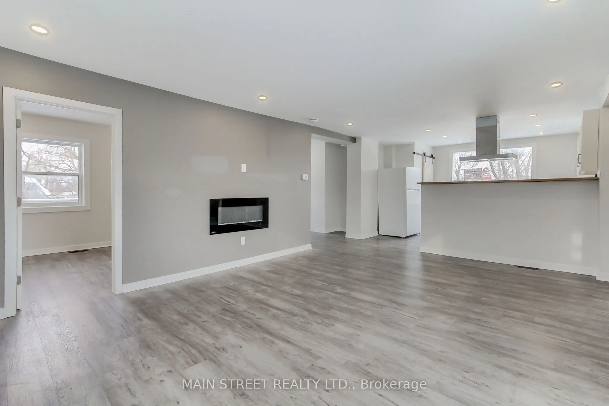 260 The Queensway Road S
