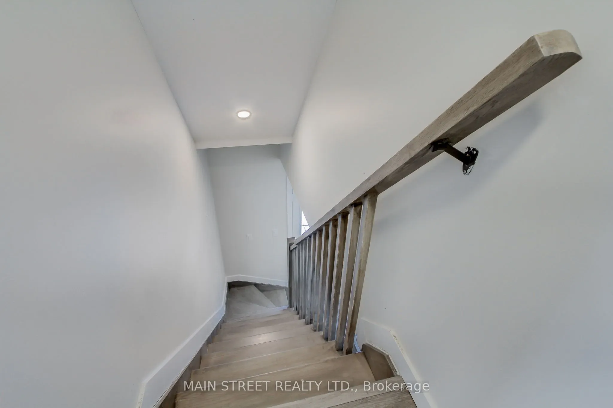 260 The Queensway Road S