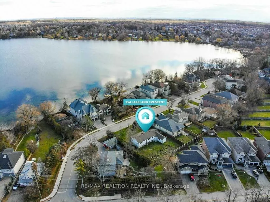 254 Lakeland Crescent