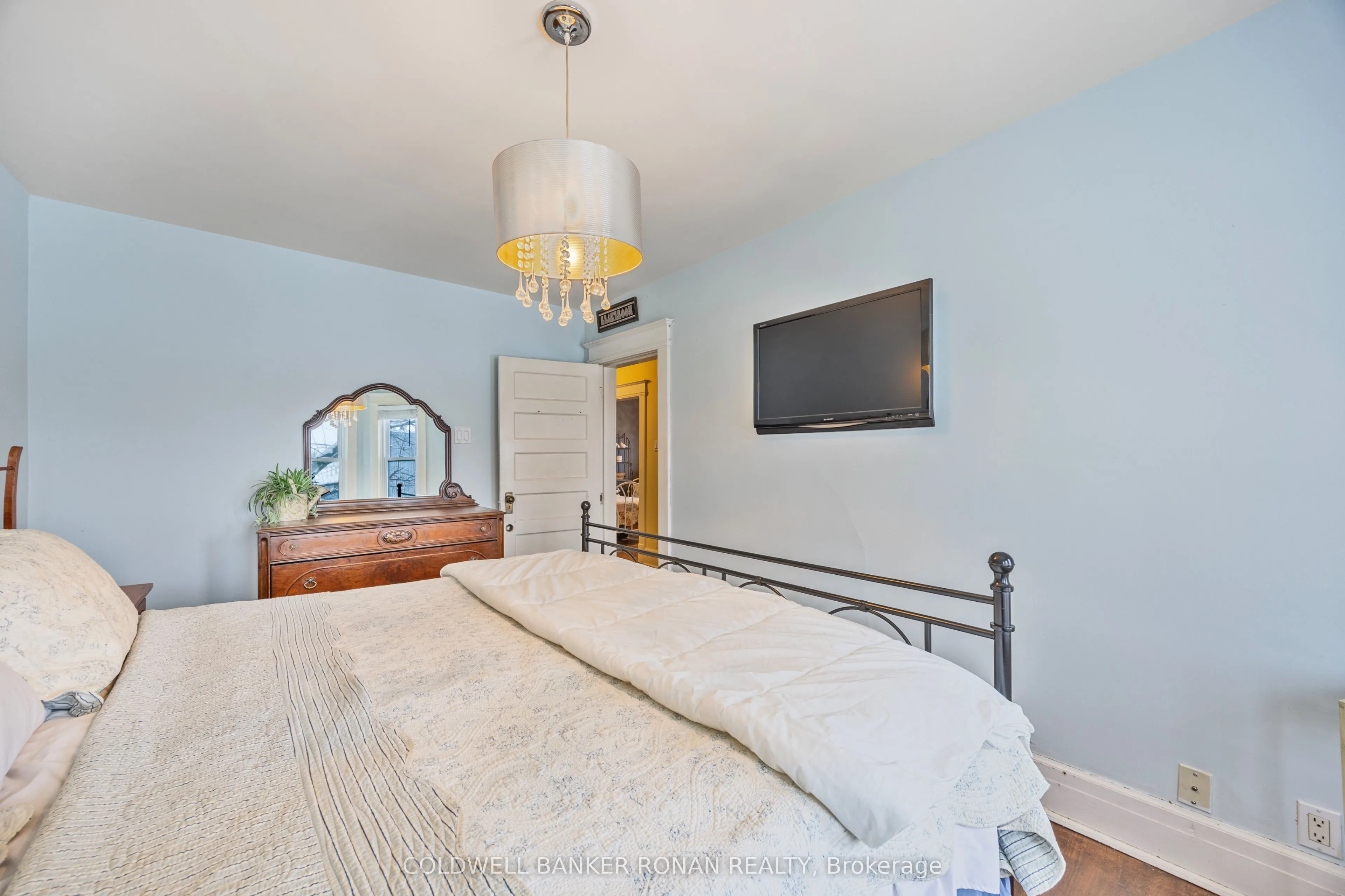 54 Nelson Street W