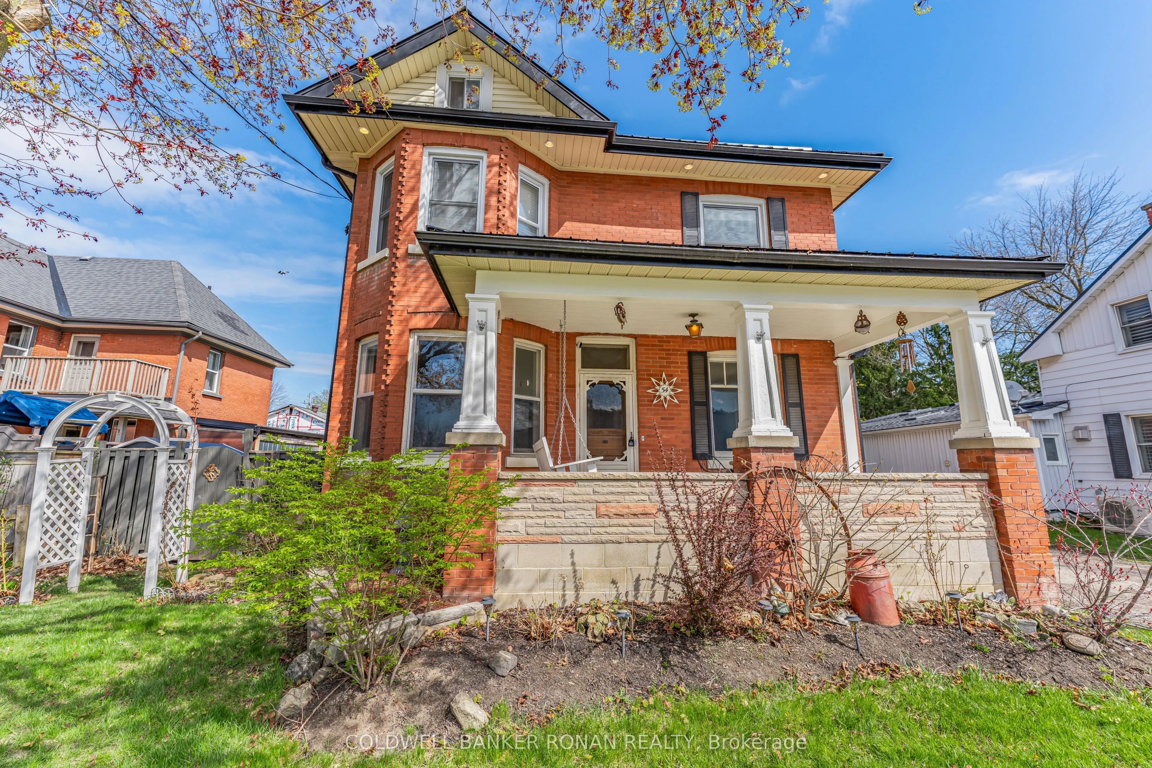54 Nelson Street W