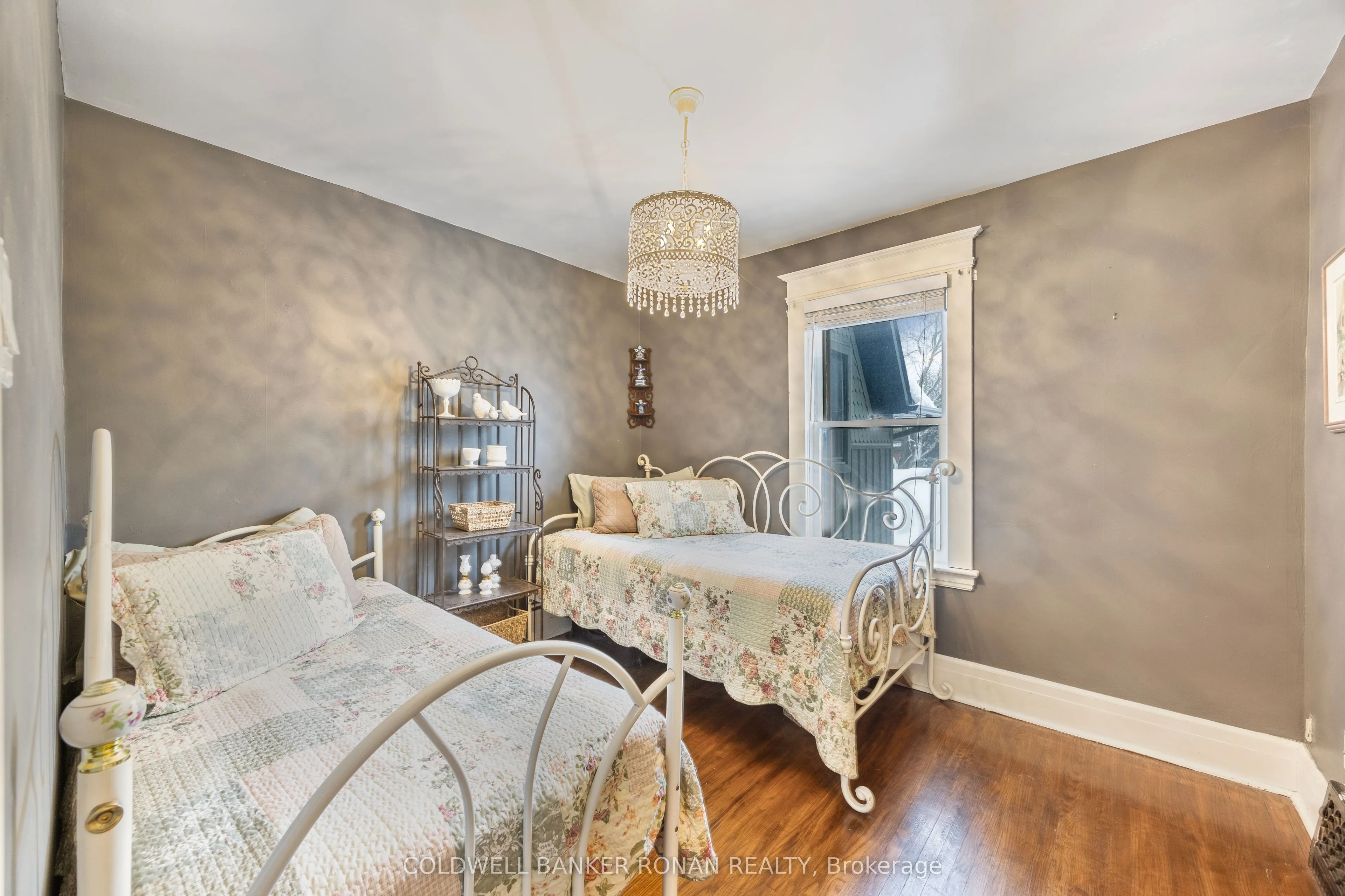 54 Nelson Street W