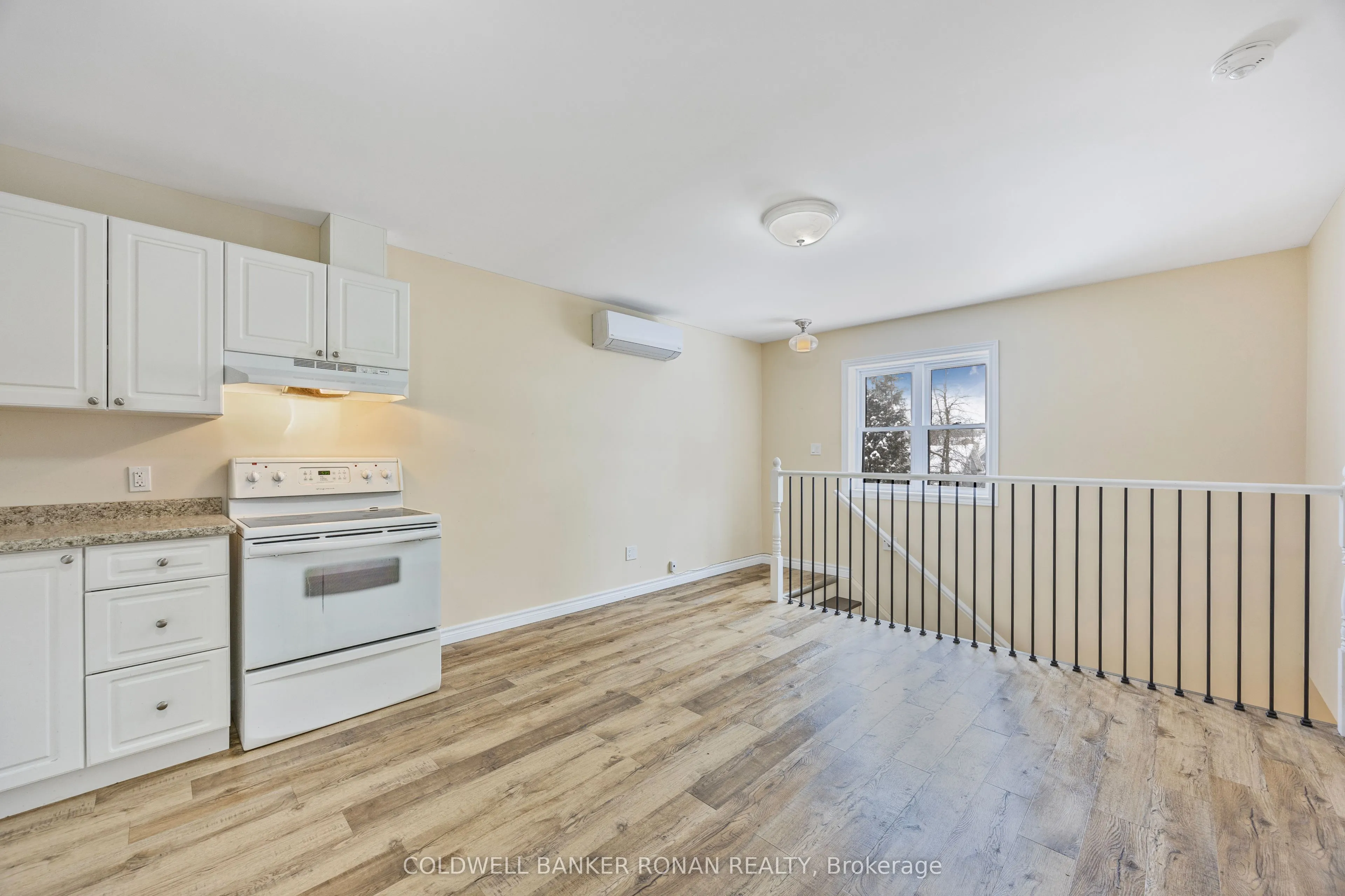 54 Nelson Street W