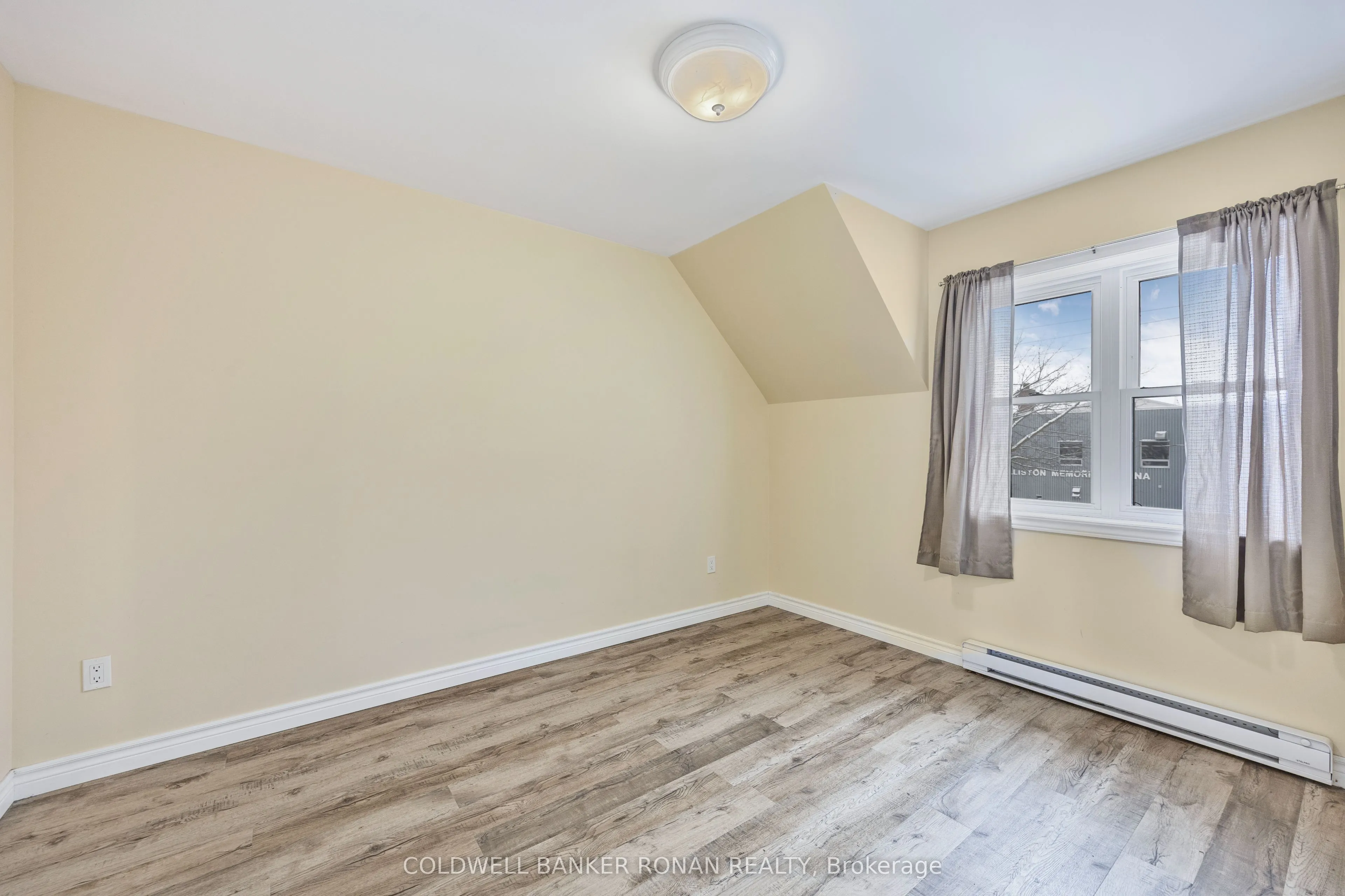 54 Nelson Street W