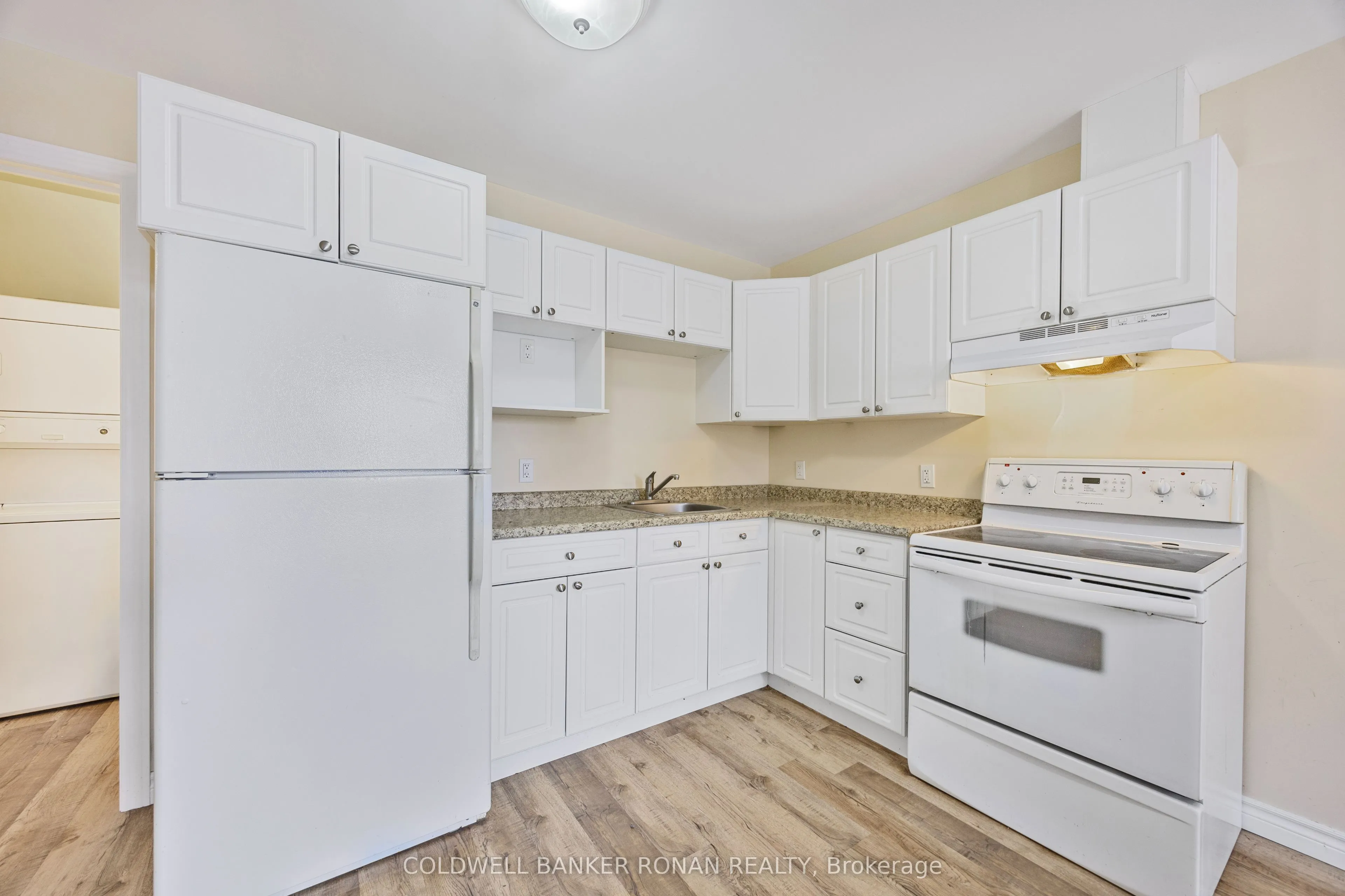 54 Nelson Street W