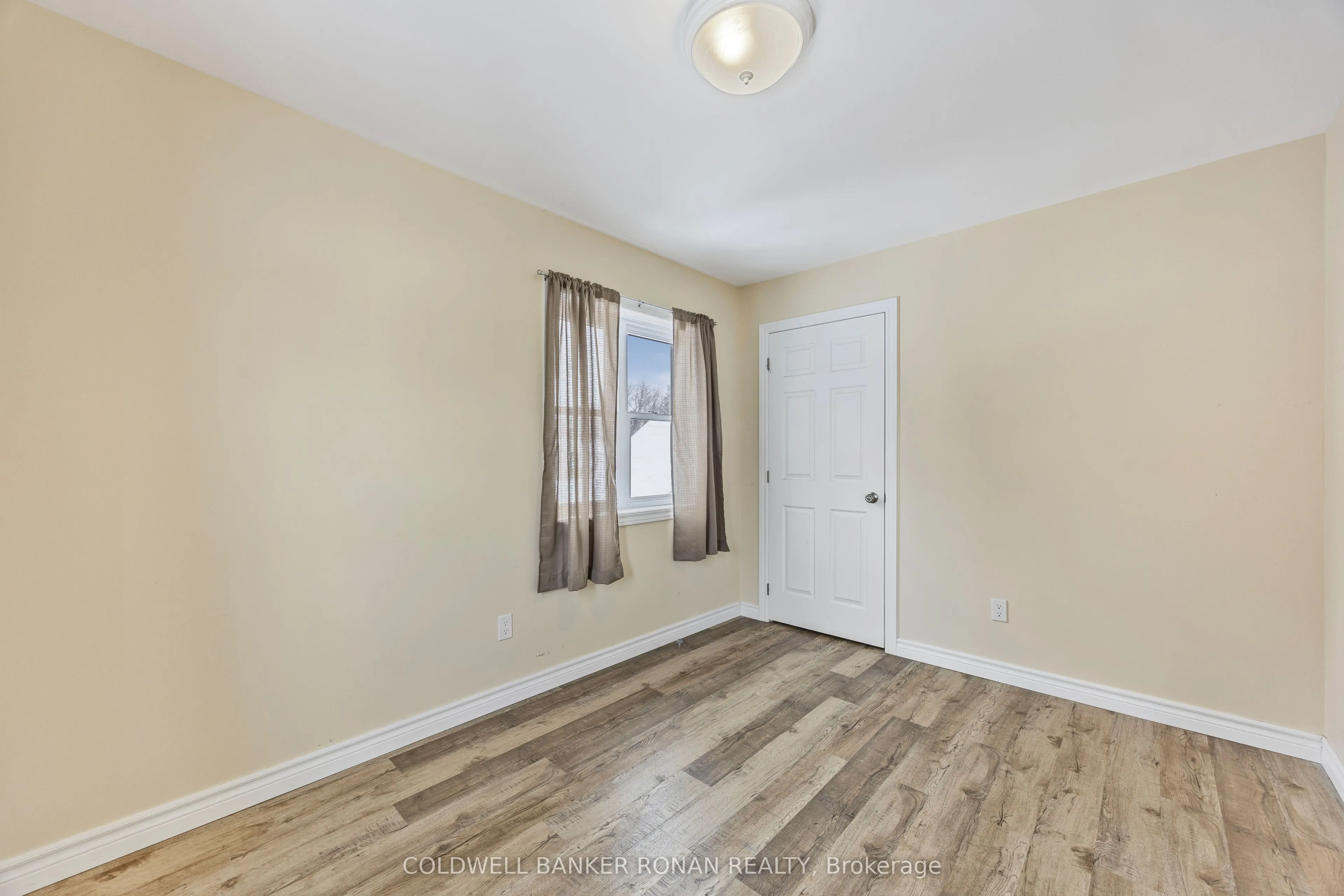 54 Nelson Street W