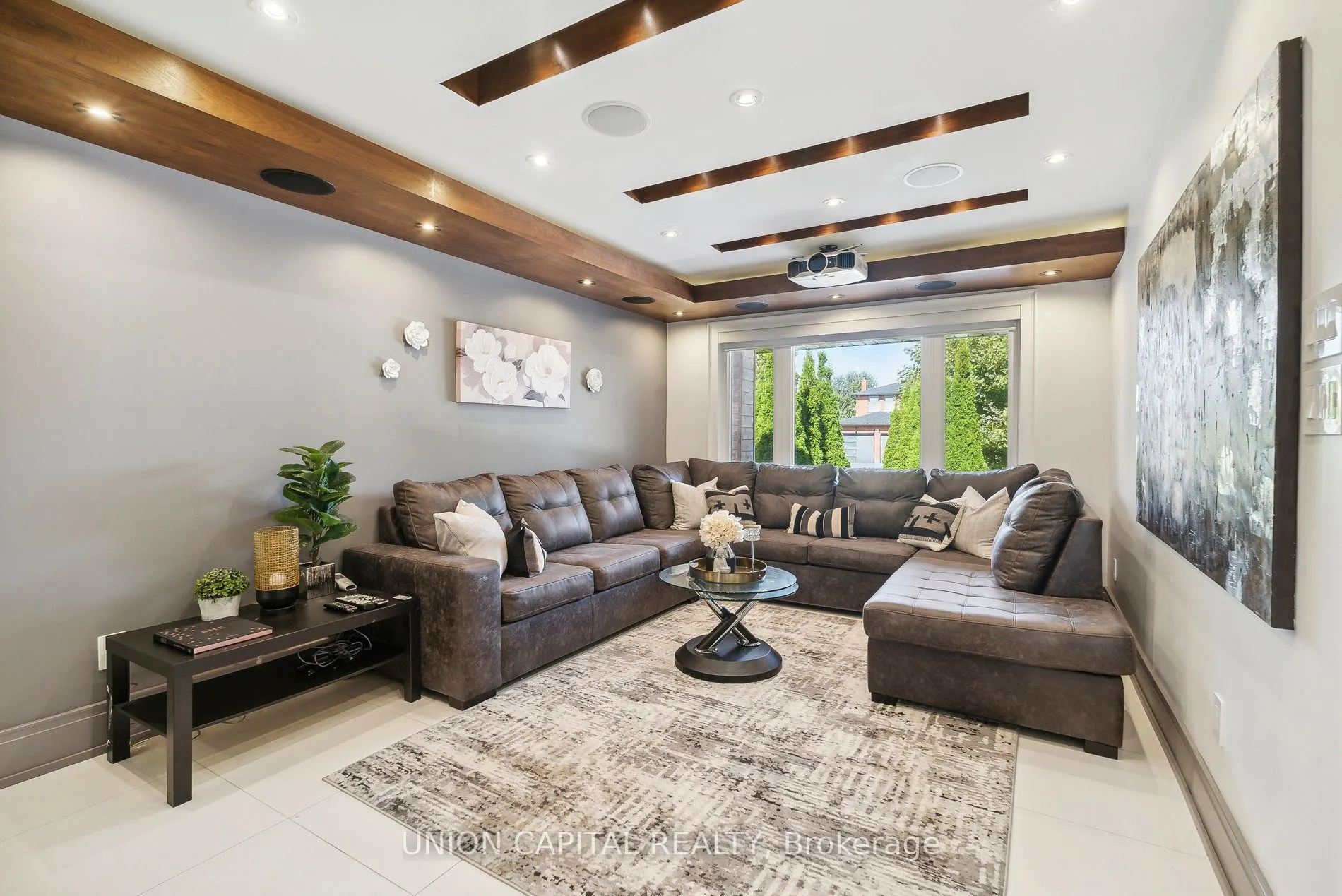 82 Queenston Crescent