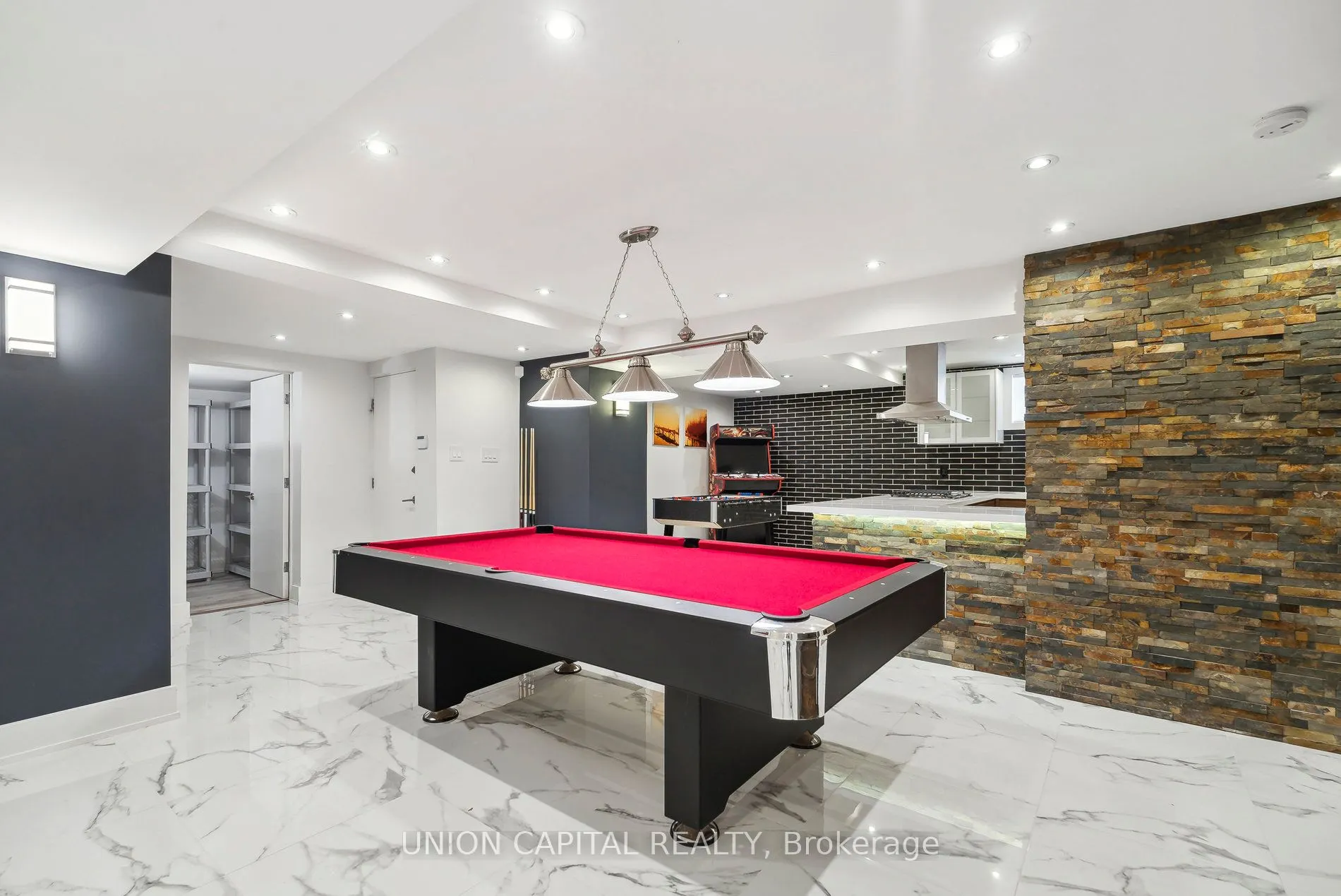 82 Queenston Crescent
