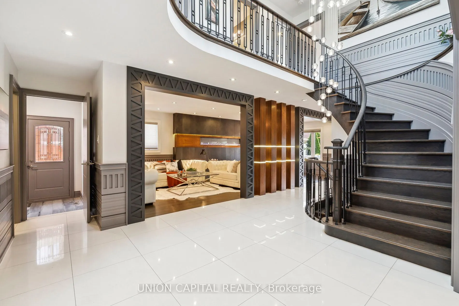 82 Queenston Crescent