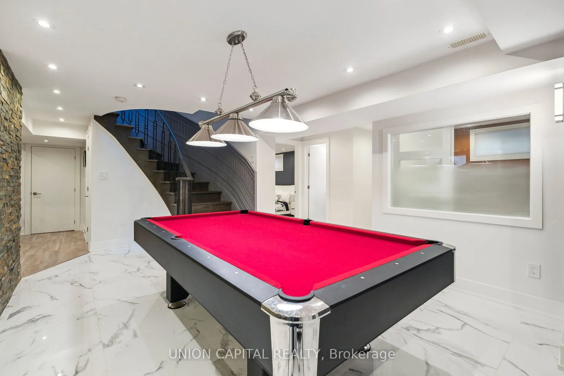 82 Queenston Crescent