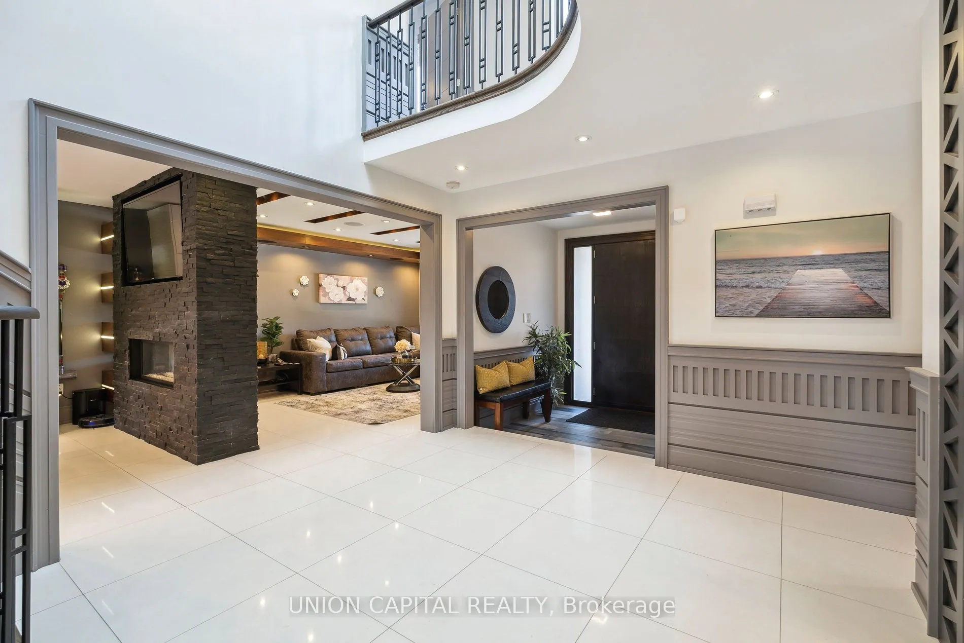 82 Queenston Crescent