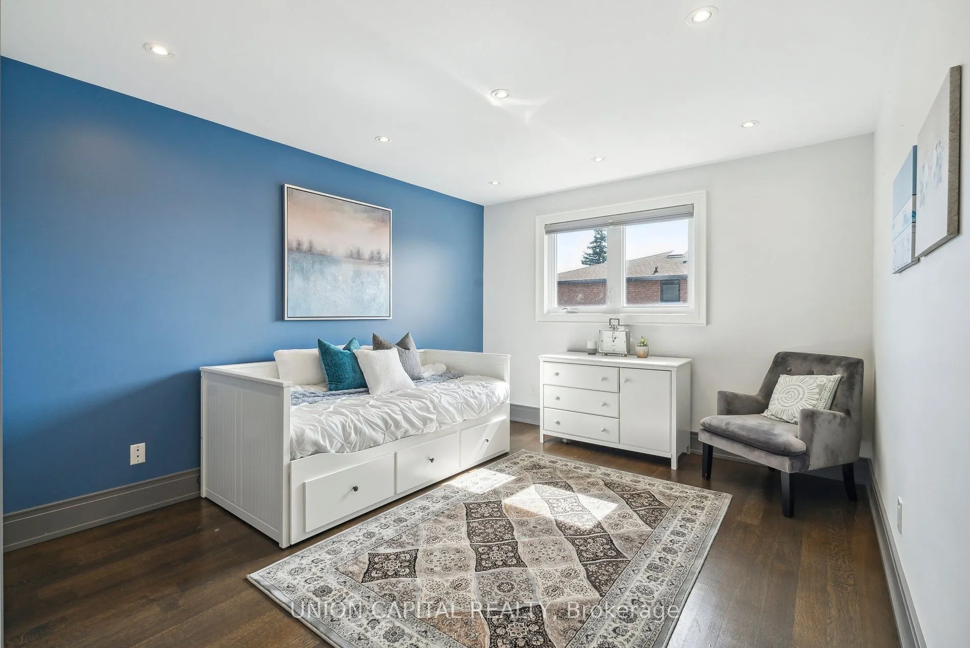82 Queenston Crescent