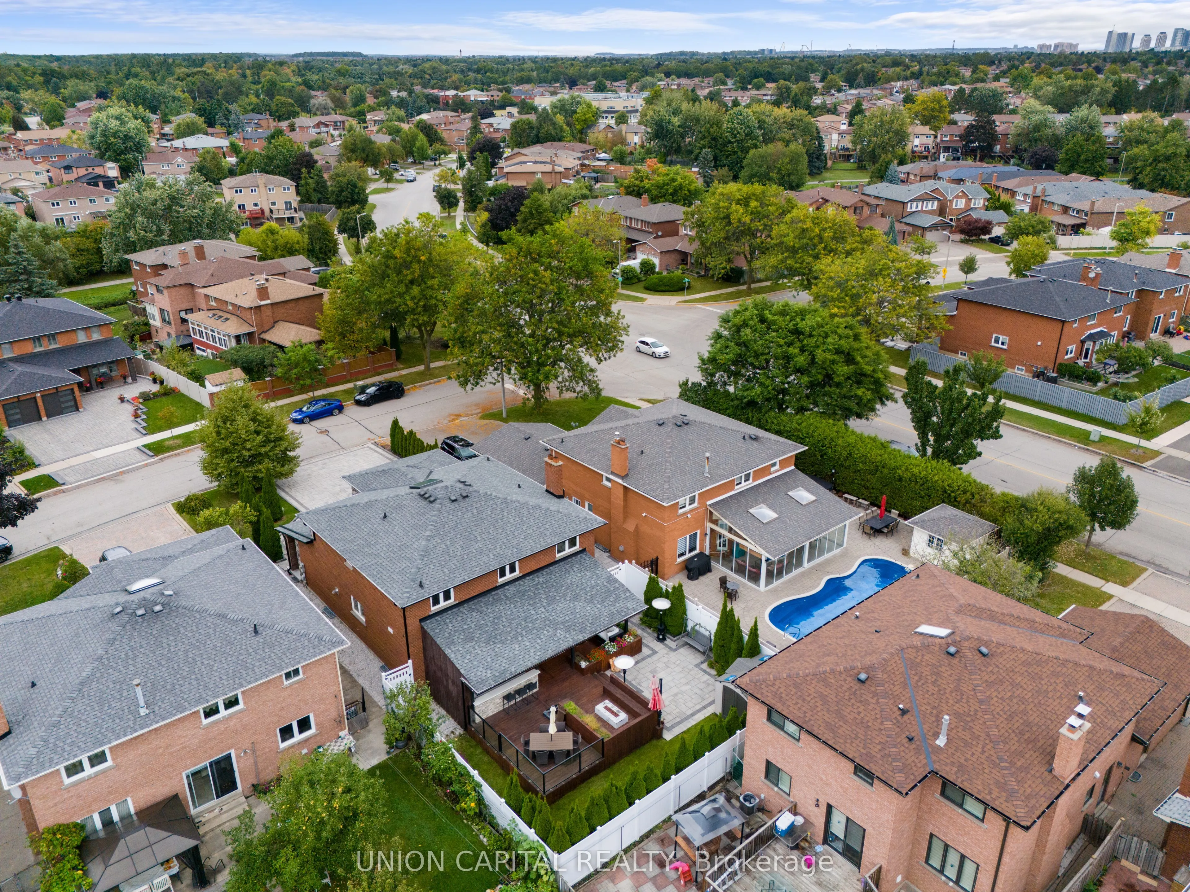 82 Queenston Crescent