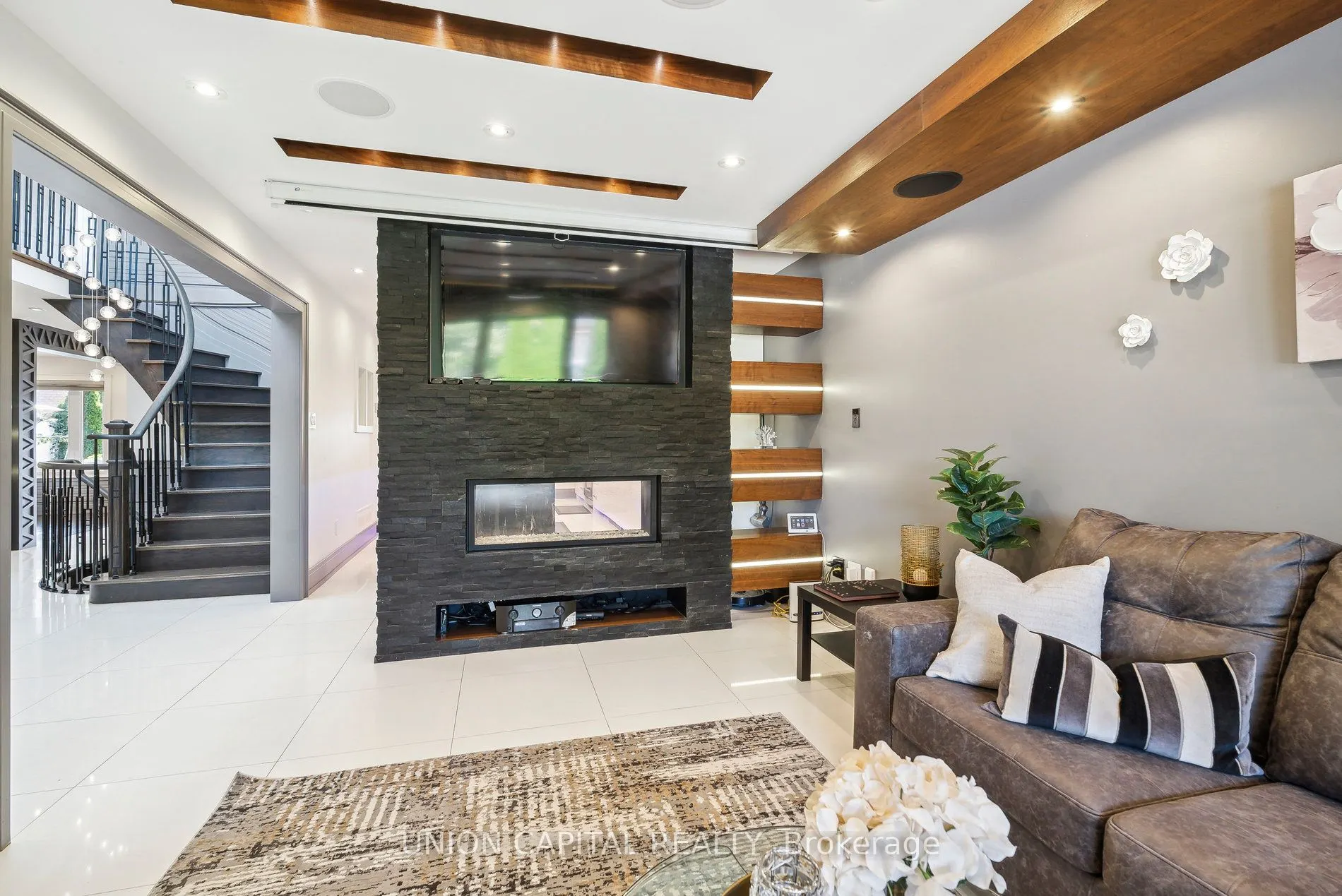 82 Queenston Crescent