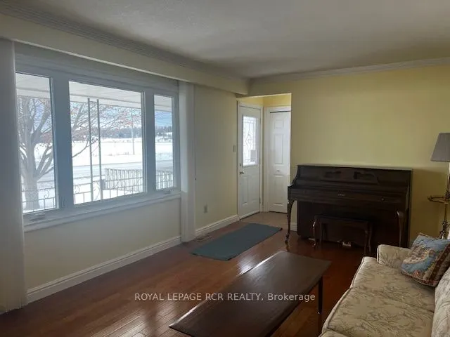 319 King Street N