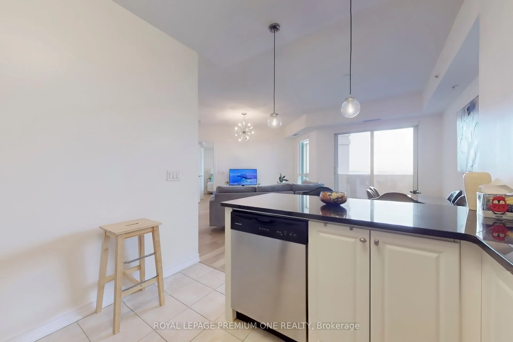 9255 Jane Street N, #1407