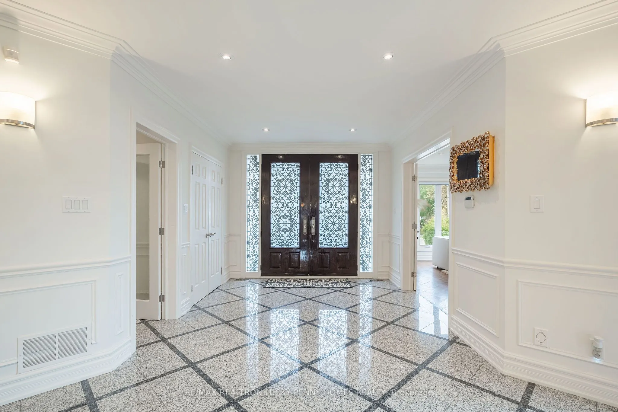 16 Noble Street