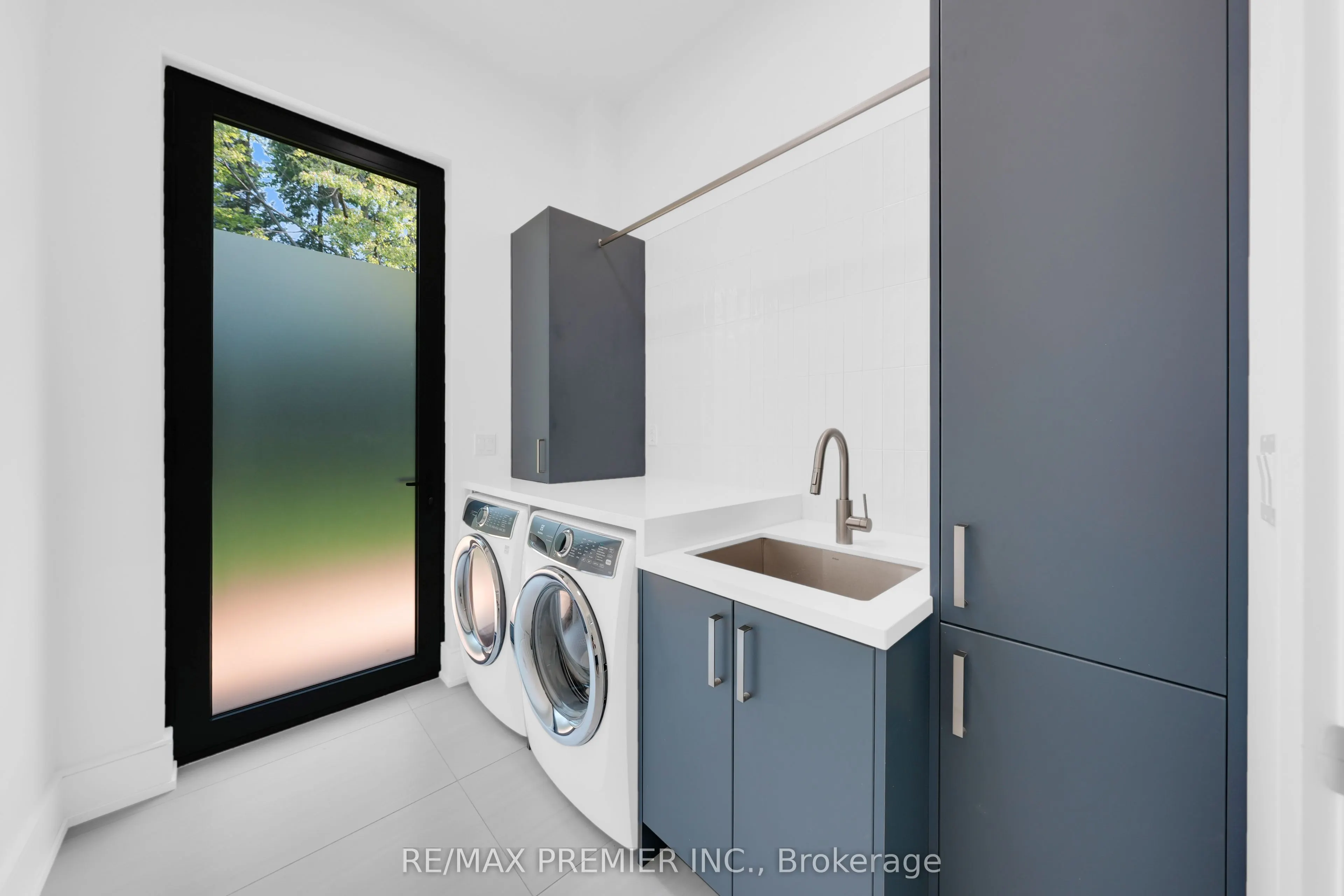 350 Kingscross Drive