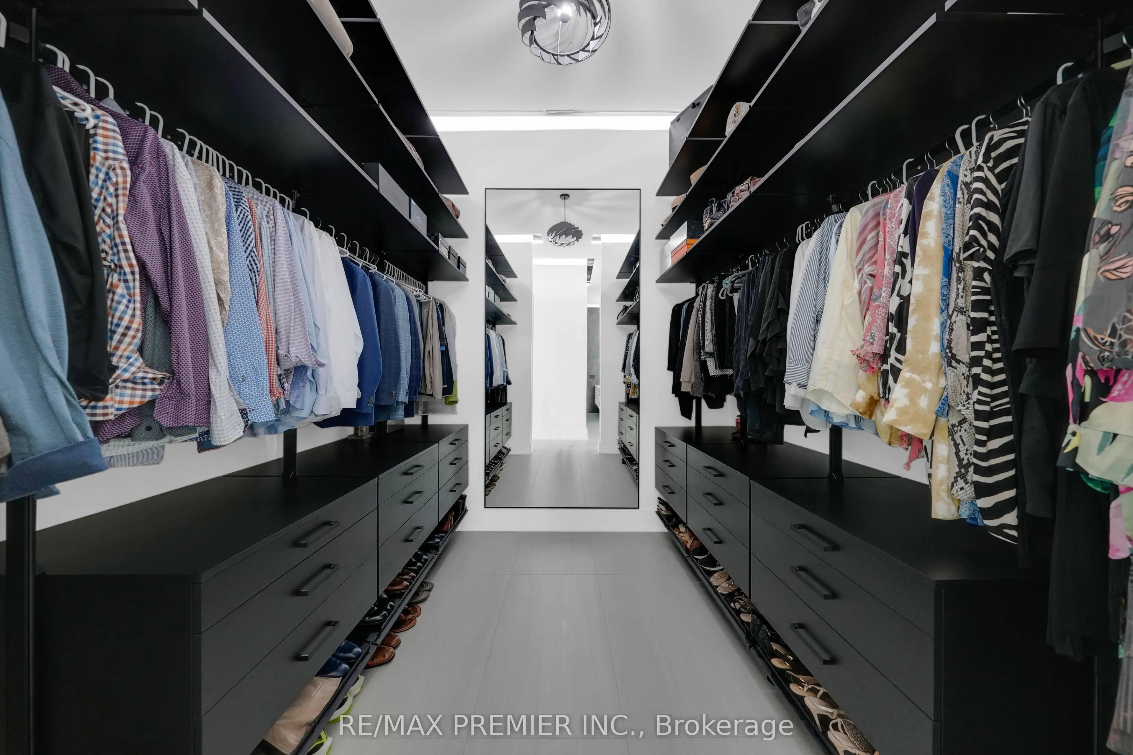 350 Kingscross Drive