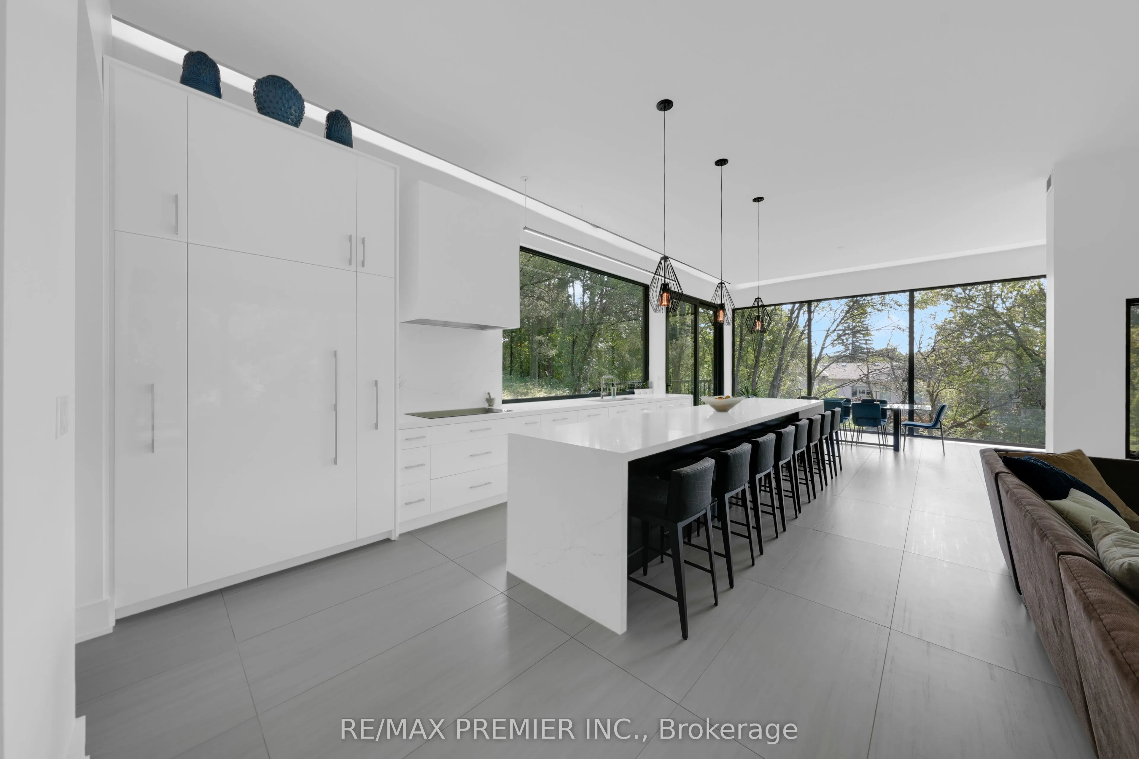 350 Kingscross Drive