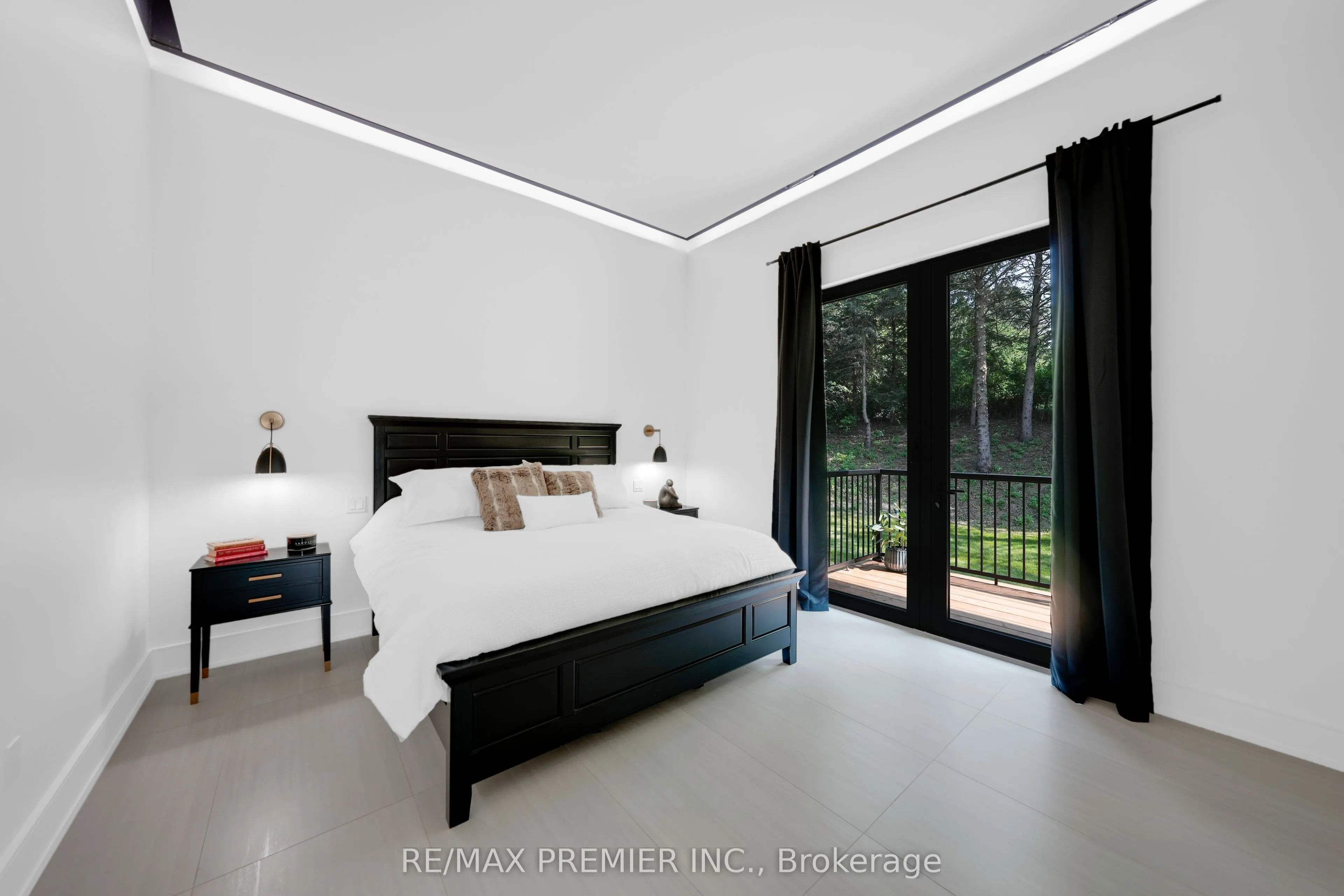 350 Kingscross Drive