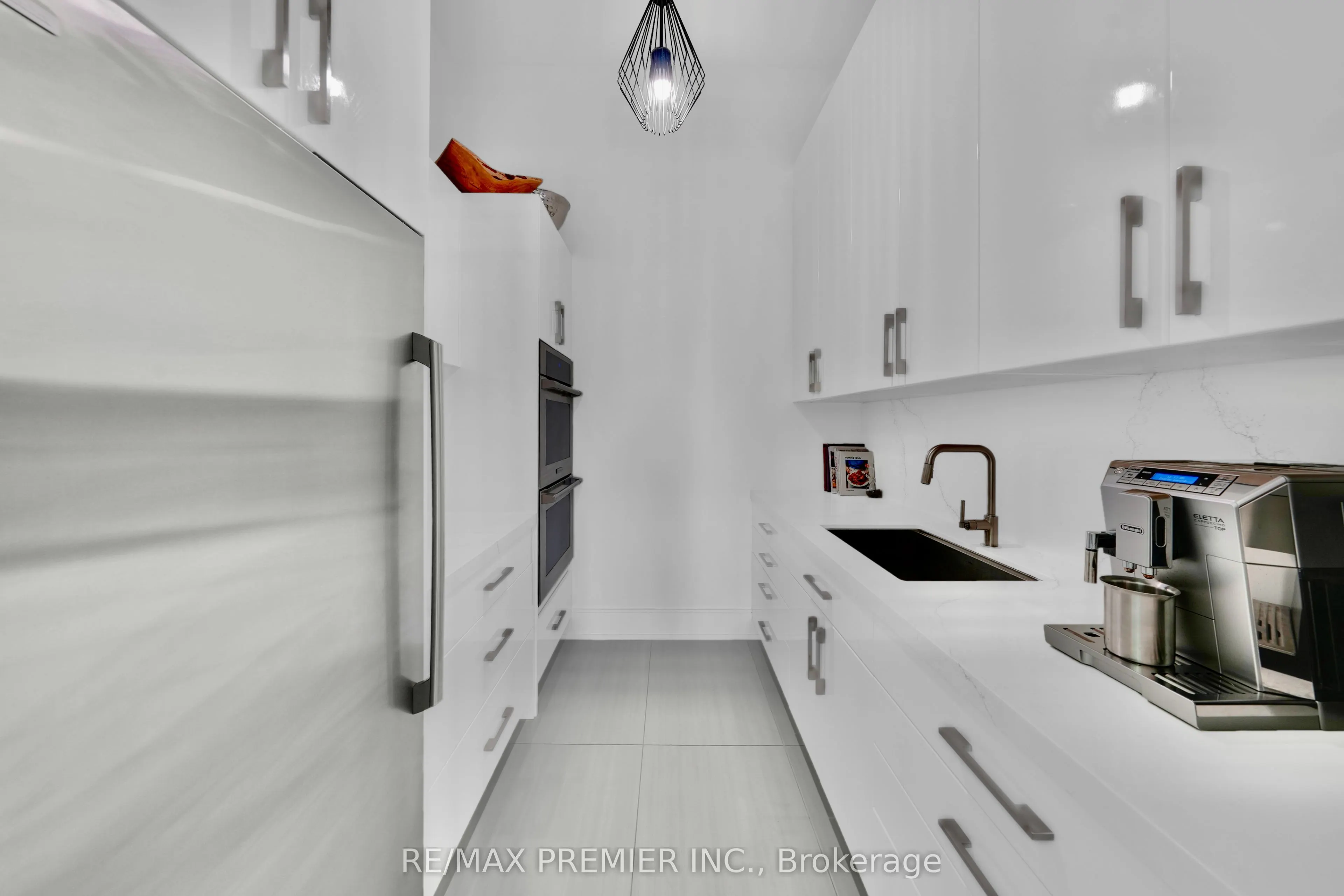 350 Kingscross Drive