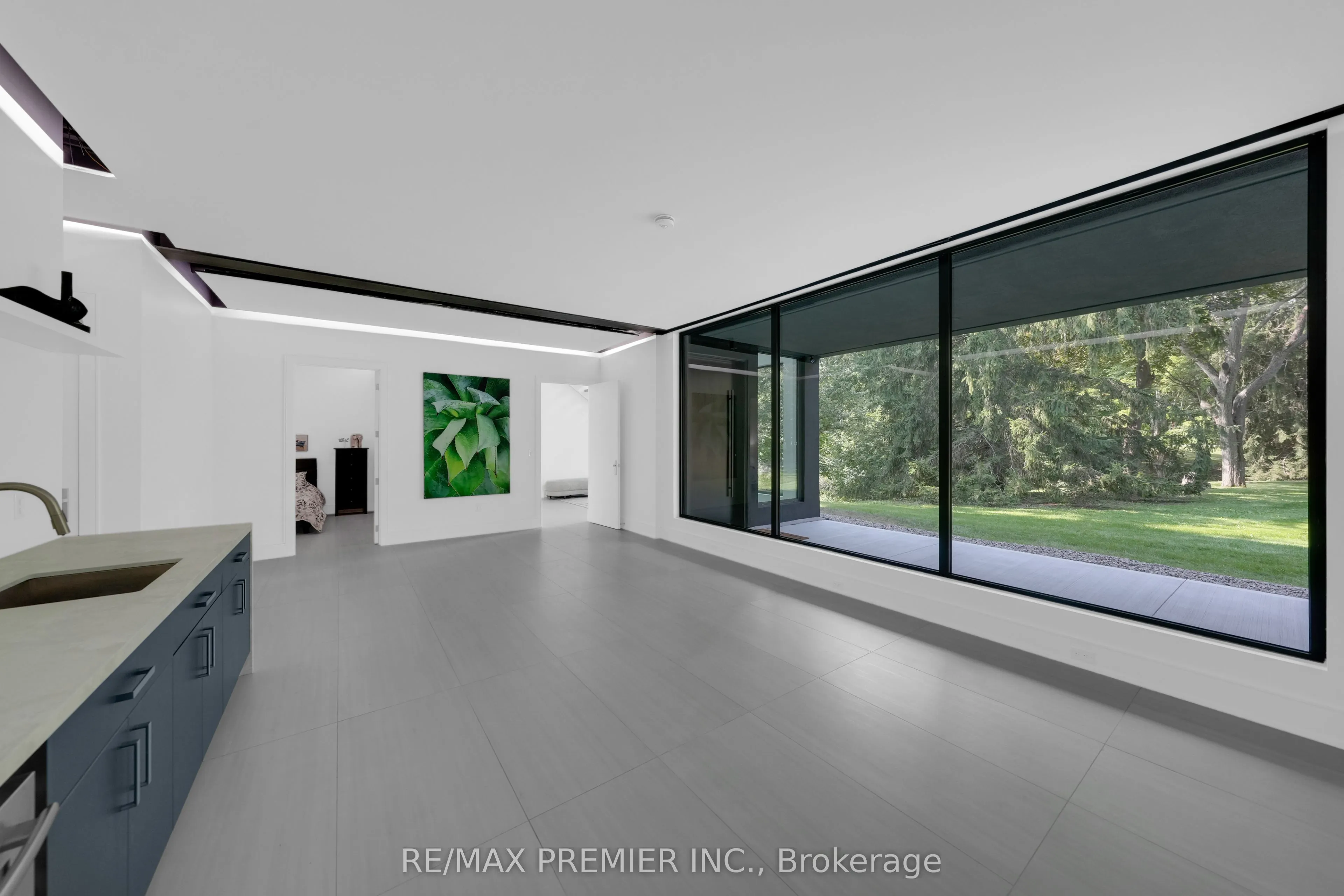 350 Kingscross Drive