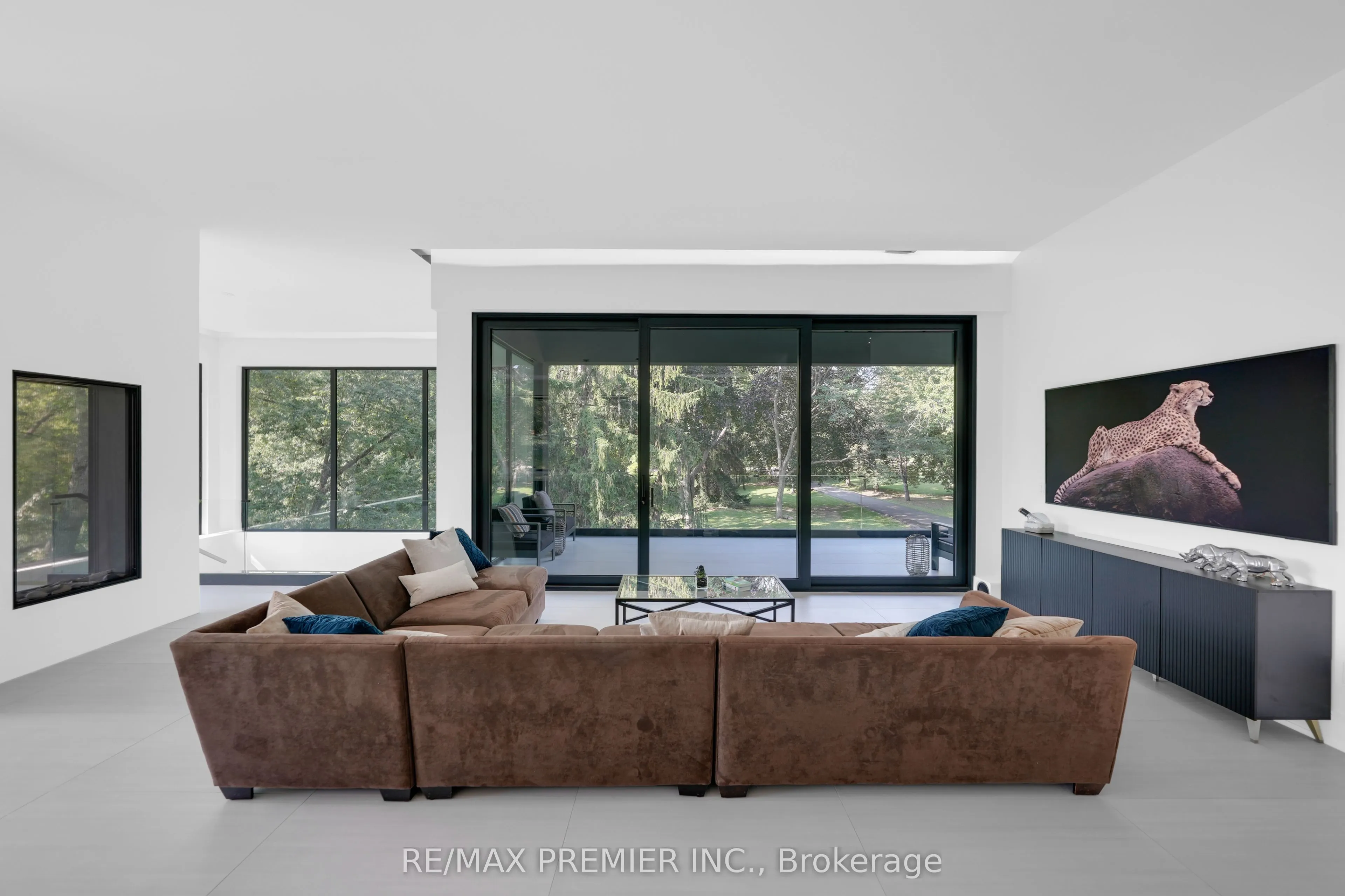 350 Kingscross Drive