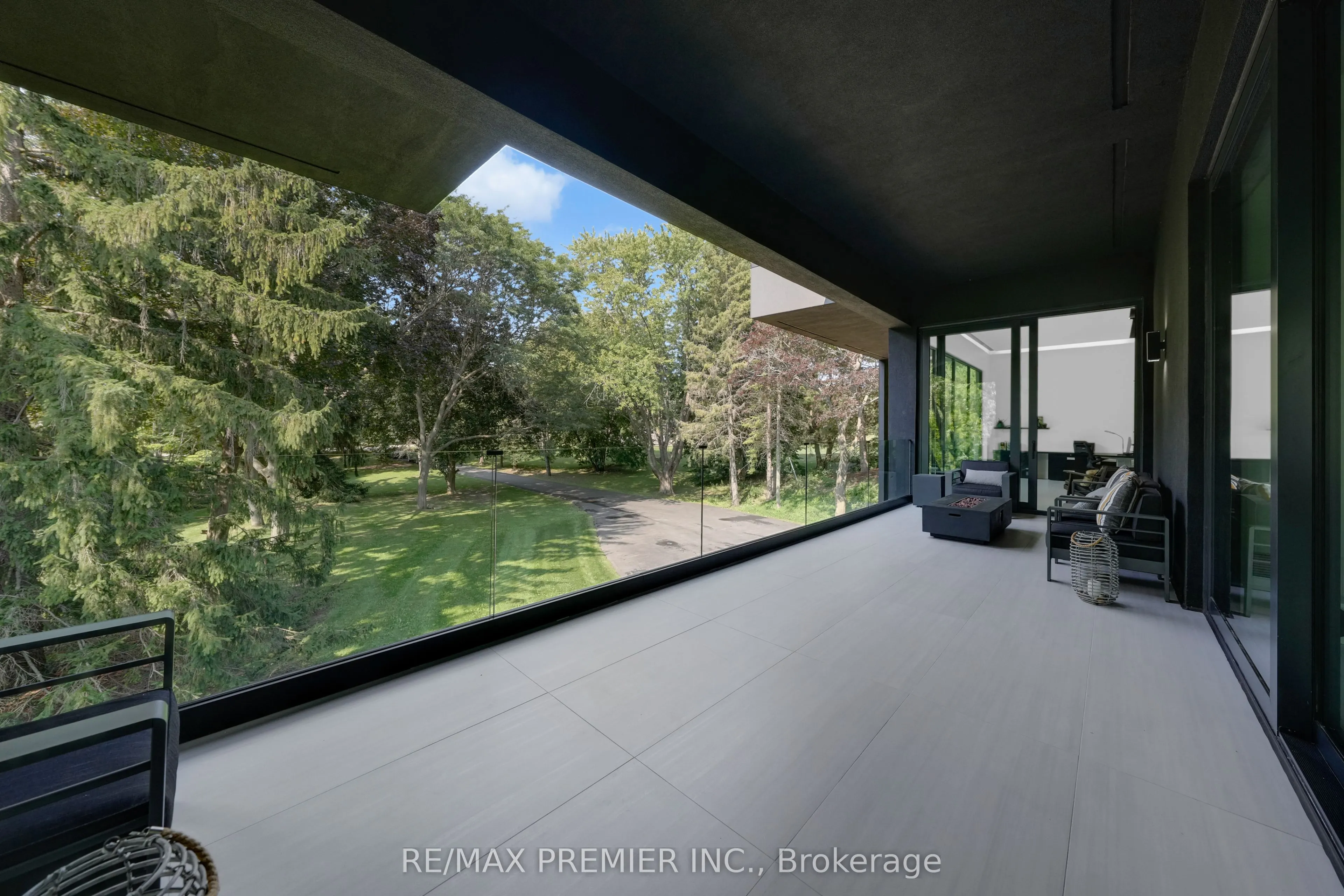 350 Kingscross Drive