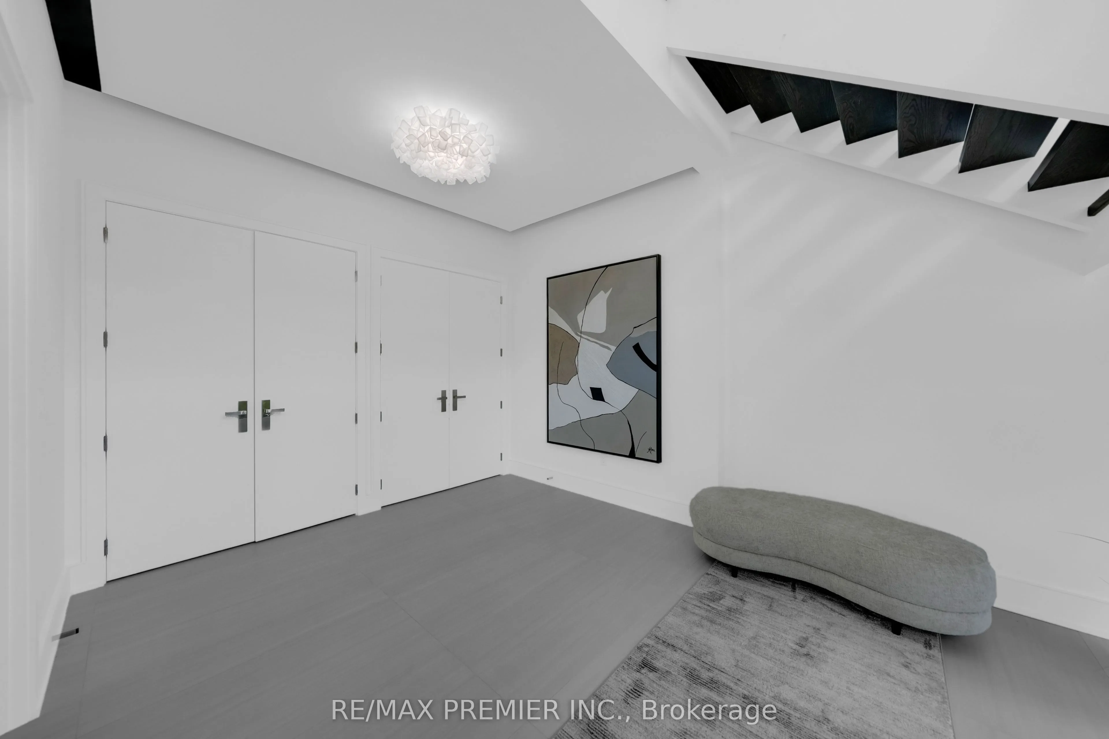 350 Kingscross Drive